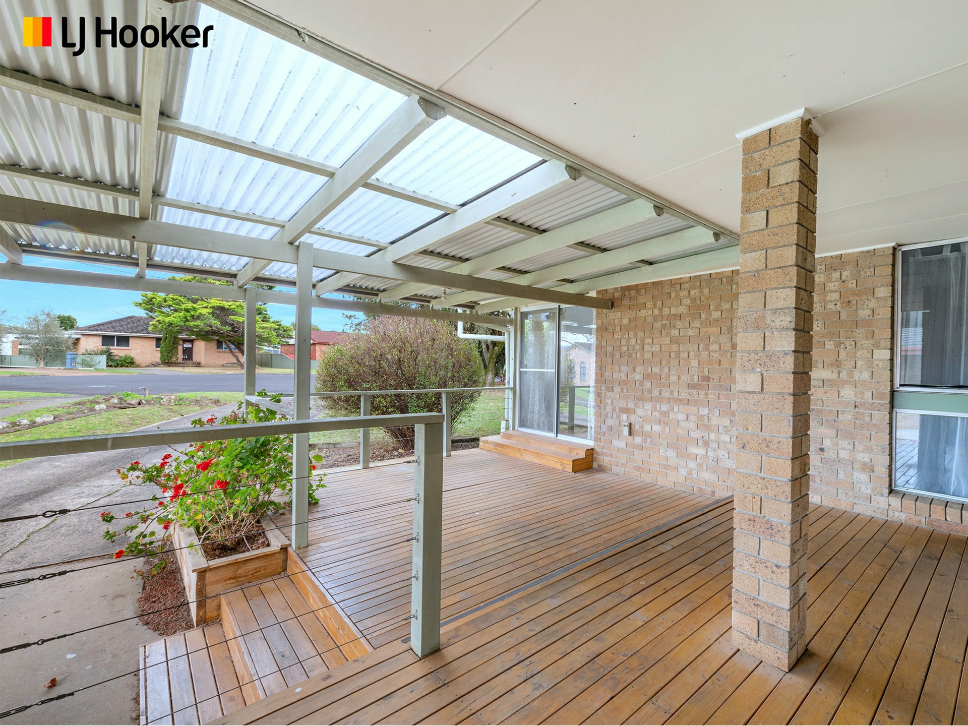 9 Bisdee Place — photo 2 of 14