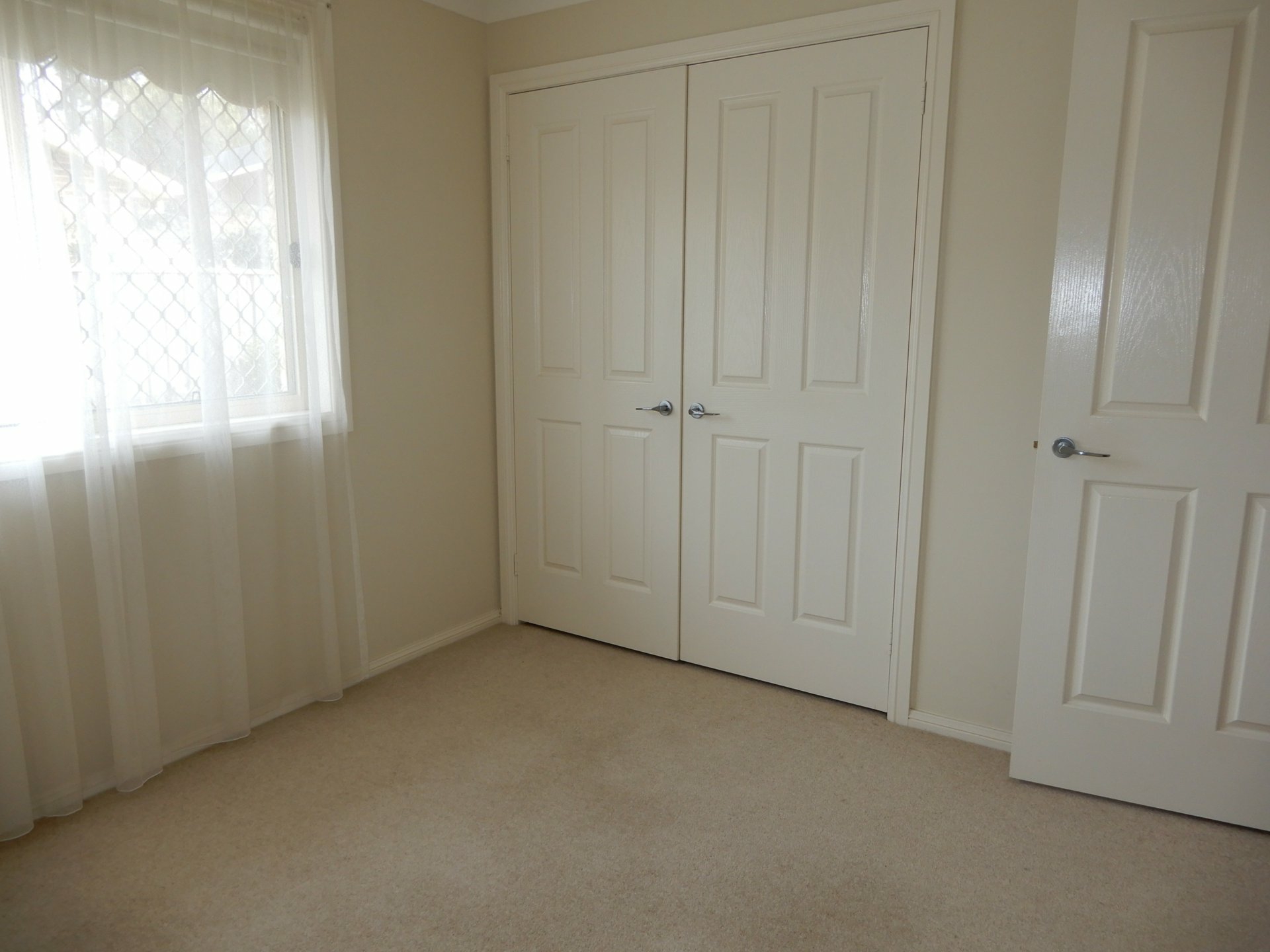 69 Lyndhurst Drive — photo 9 of 12