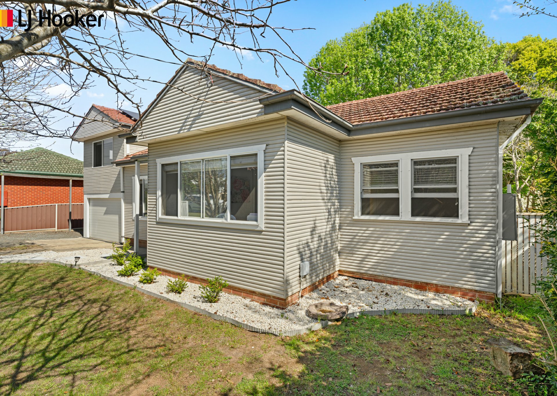 27 Brinawarr Street — photo 2 of 24