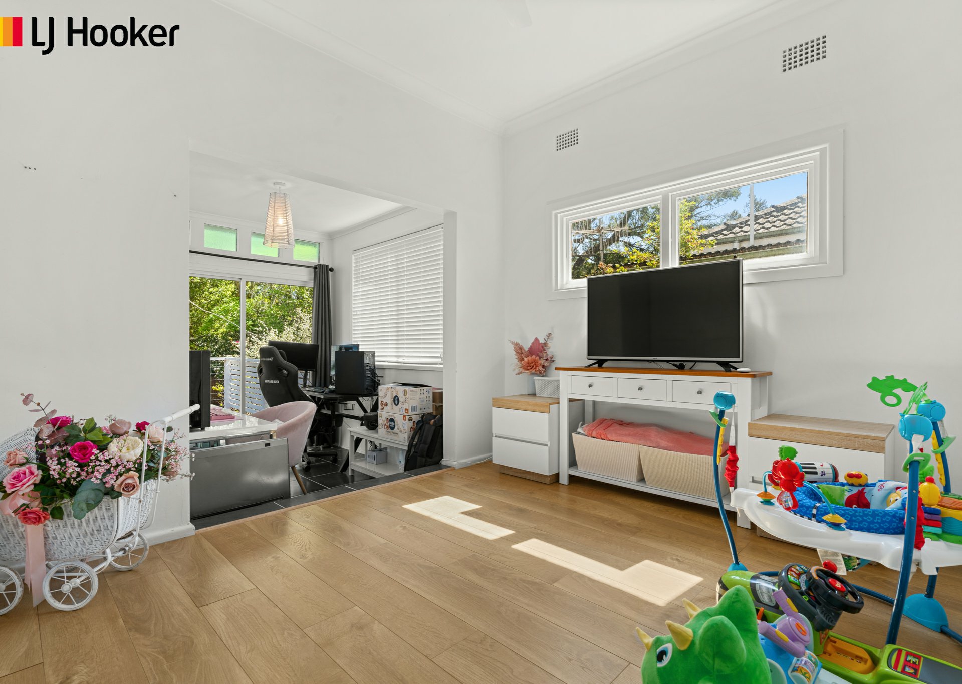 27 Brinawarr Street — photo 10 of 24