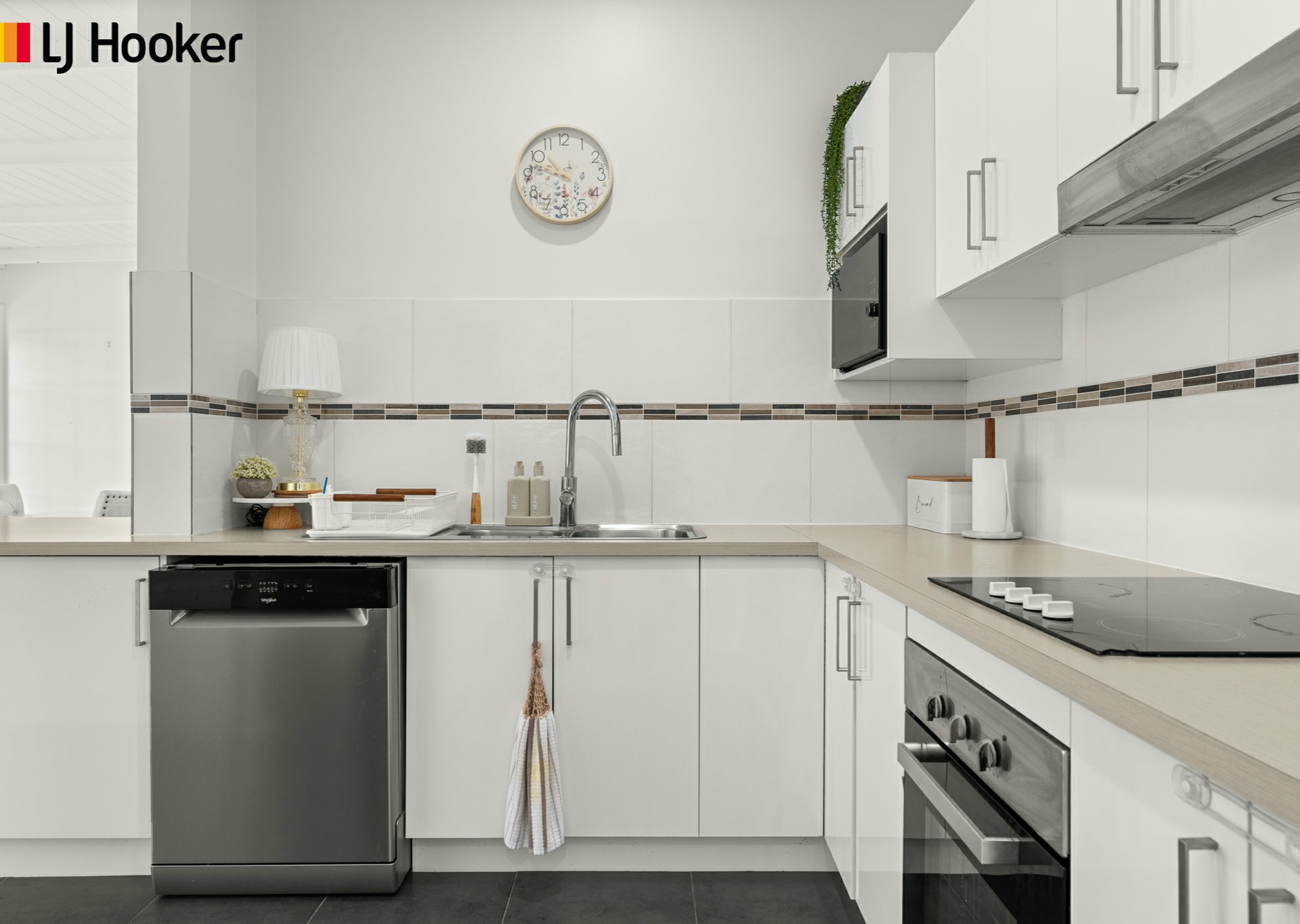 27 Brinawarr Street — photo 12 of 24