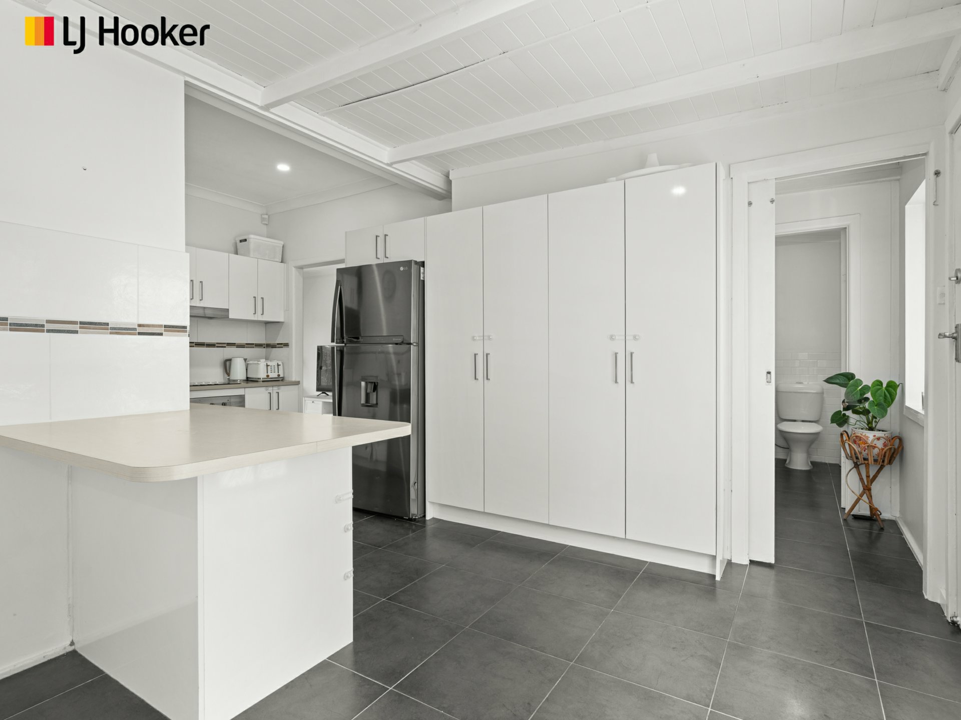 27 Brinawarr Street — photo 14 of 24