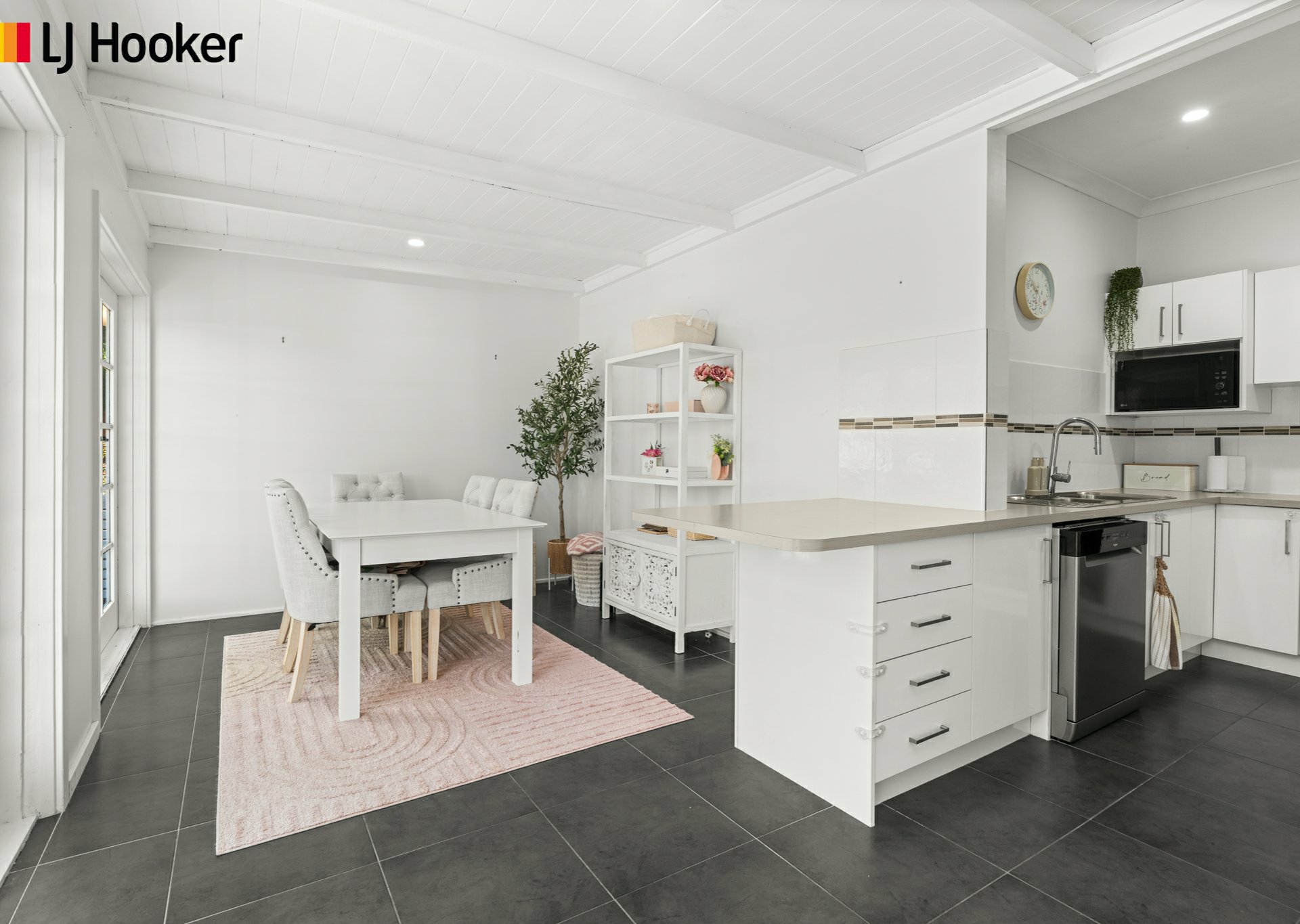 27 Brinawarr Street — photo 15 of 24