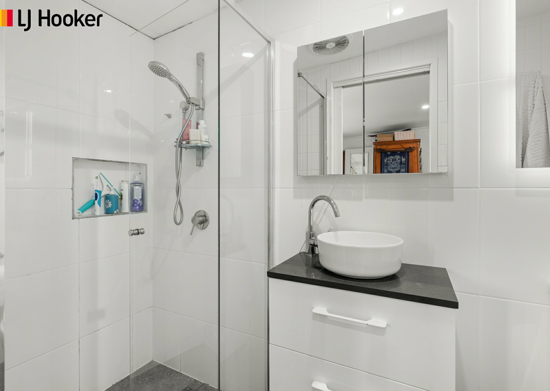 27 Brinawarr Street — photo 19 of 24