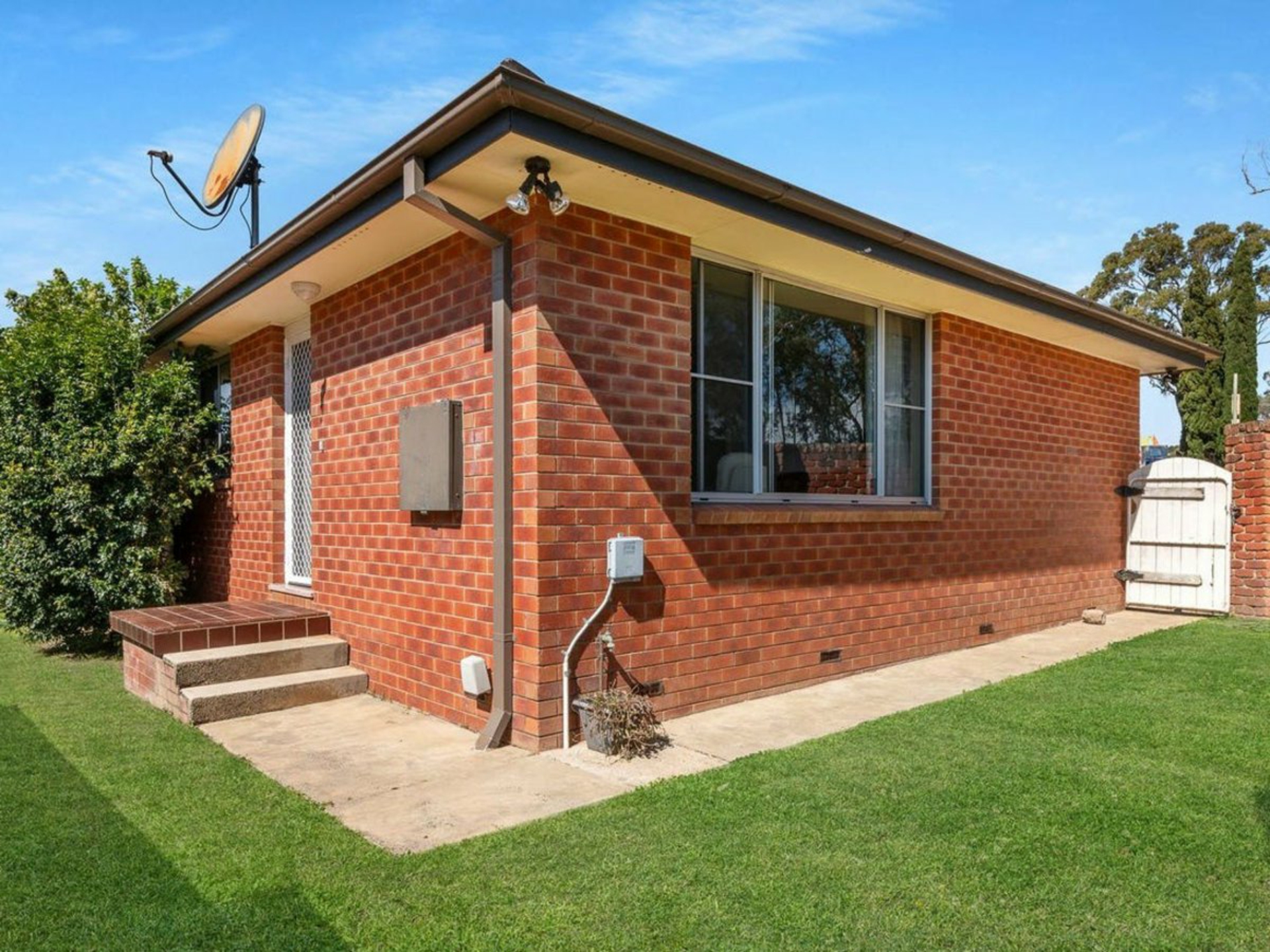 Unit 1/292 Princes Highway — photo from LJ Hooker Nowra