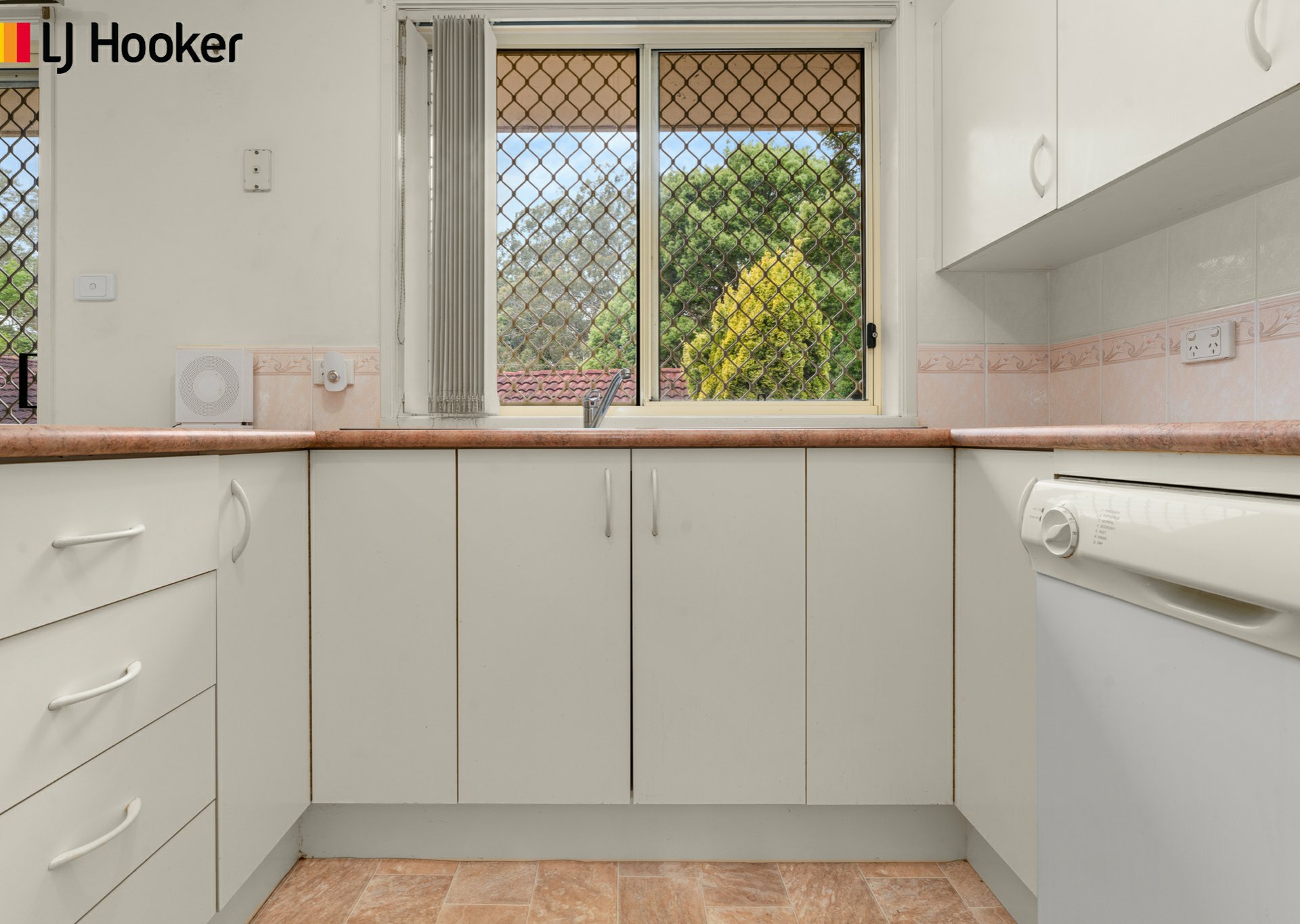 4/63 Brinawarr Street — photo 2 of 12