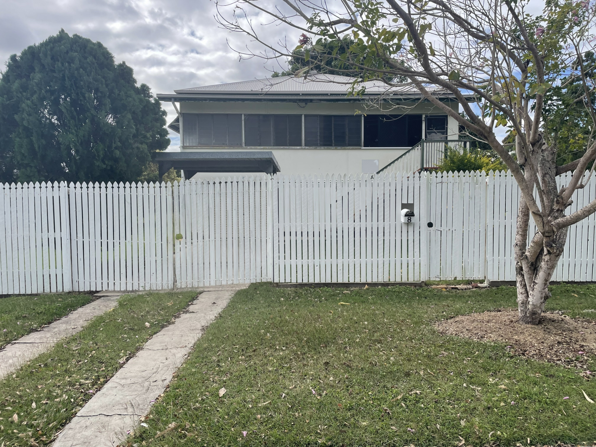 8 Victoria Street, WEST ROCKHAMPTON