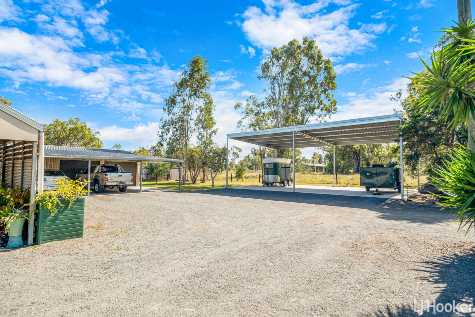16 Julie Anne Drive, GLENDALE