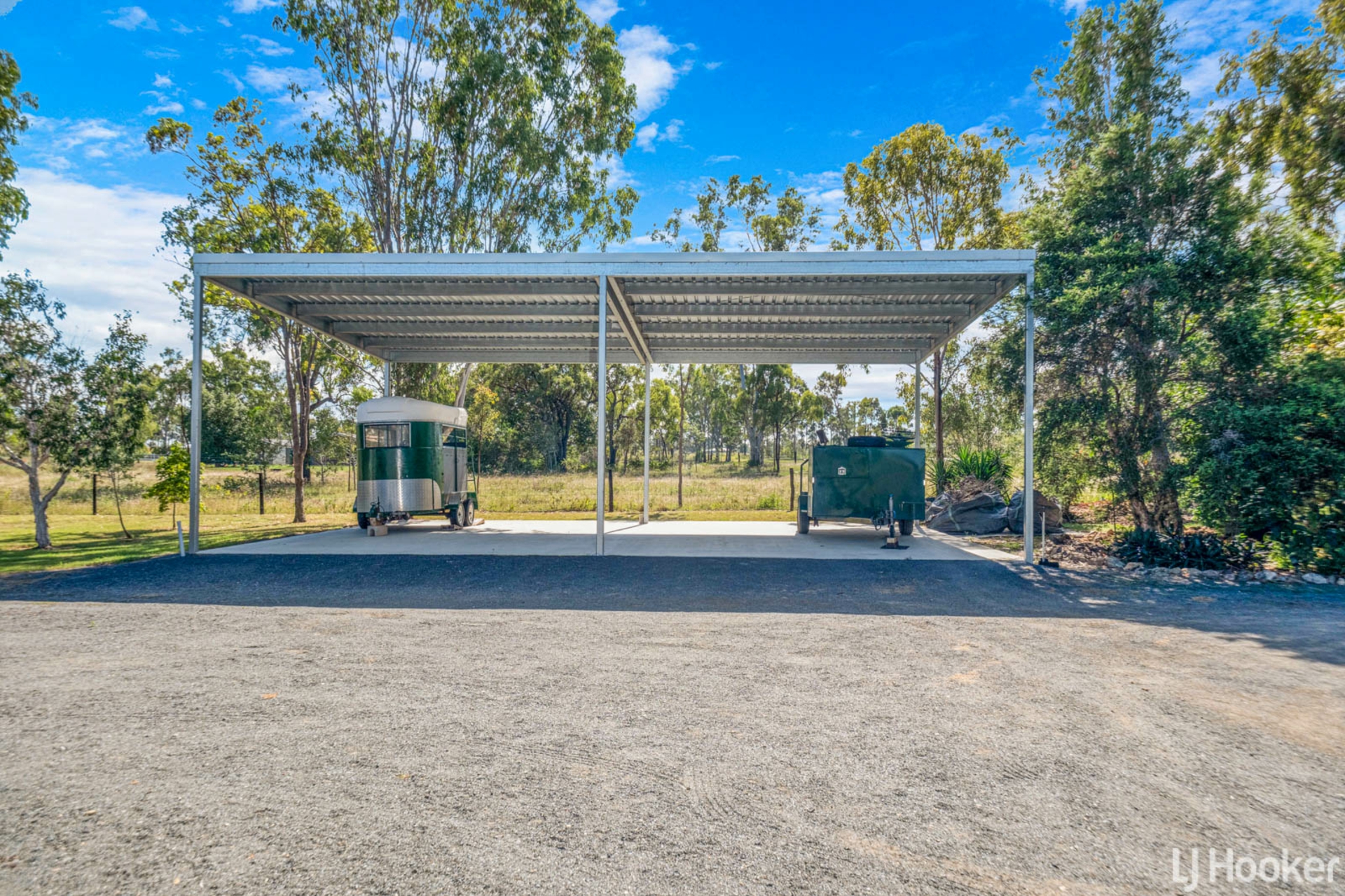 16 Julie Anne Drive, GLENDALE