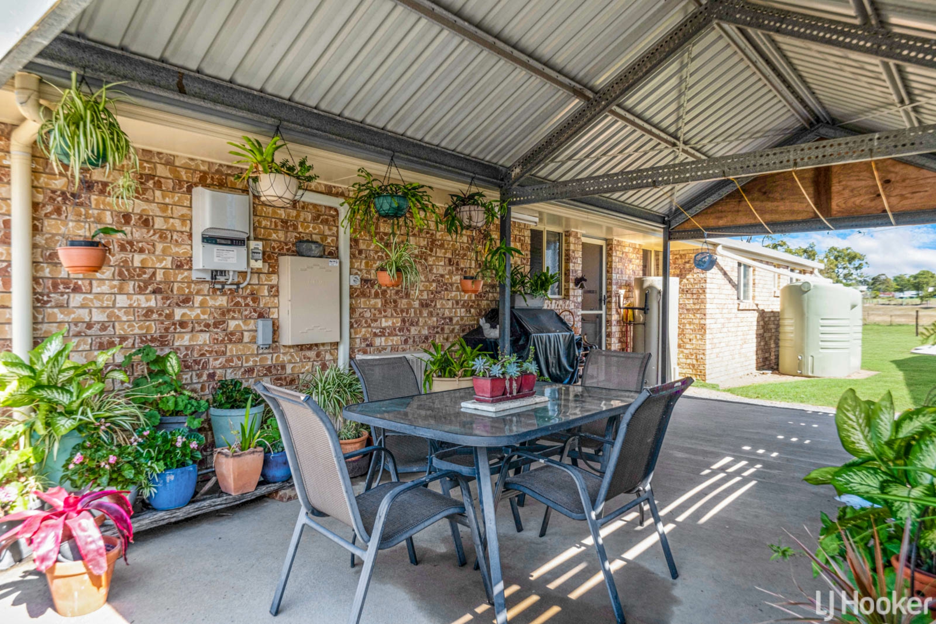 16 Julie Anne Drive, GLENDALE
