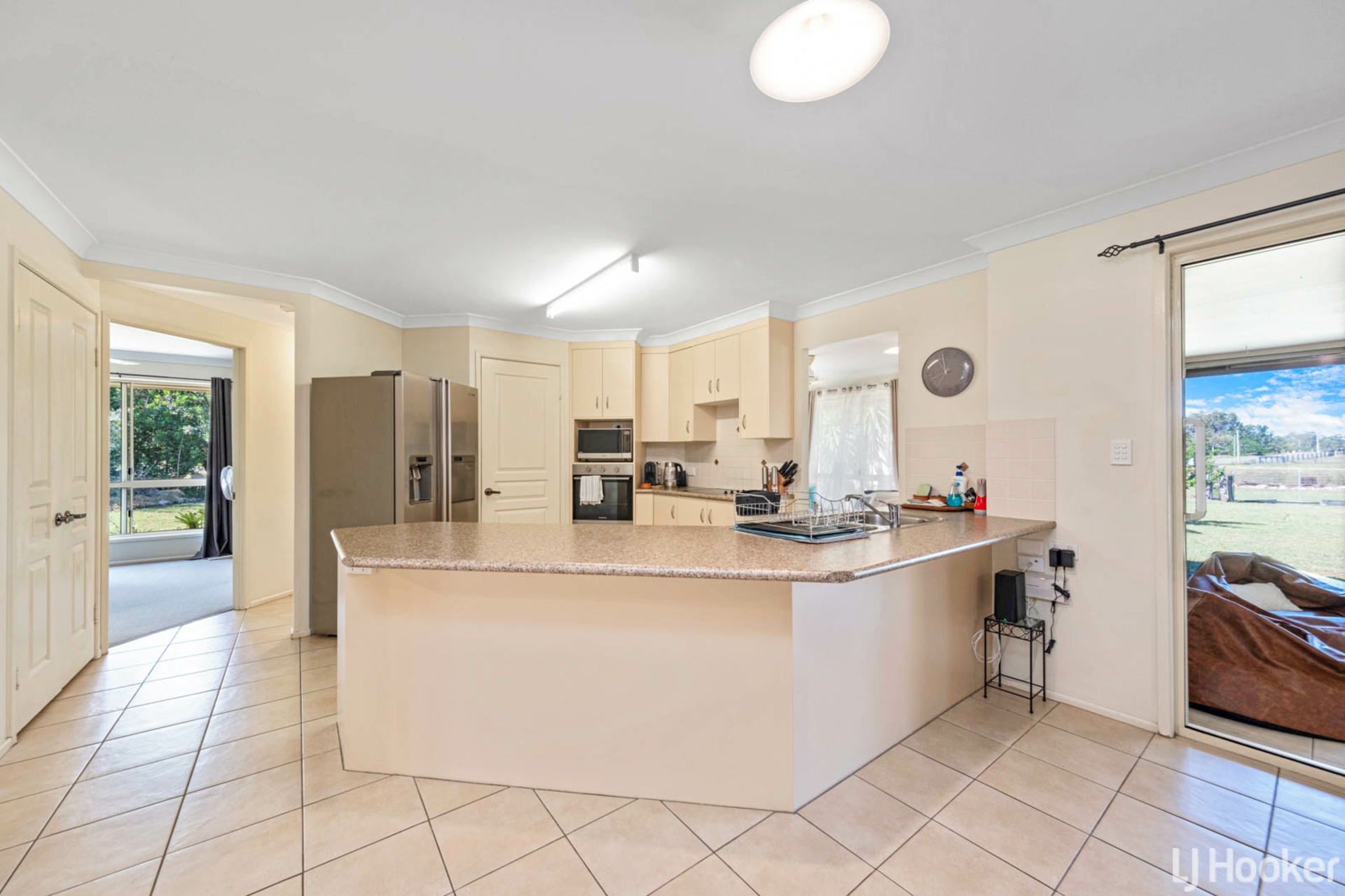 16 Julie Anne Drive, GLENDALE