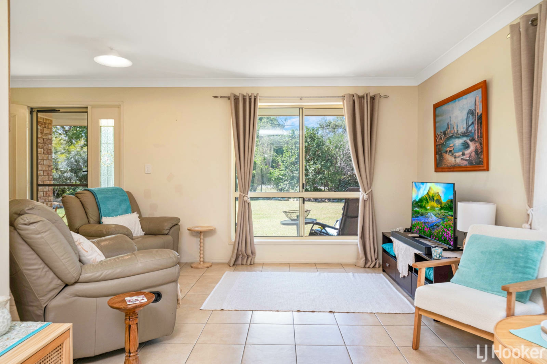 16 Julie Anne Drive, GLENDALE