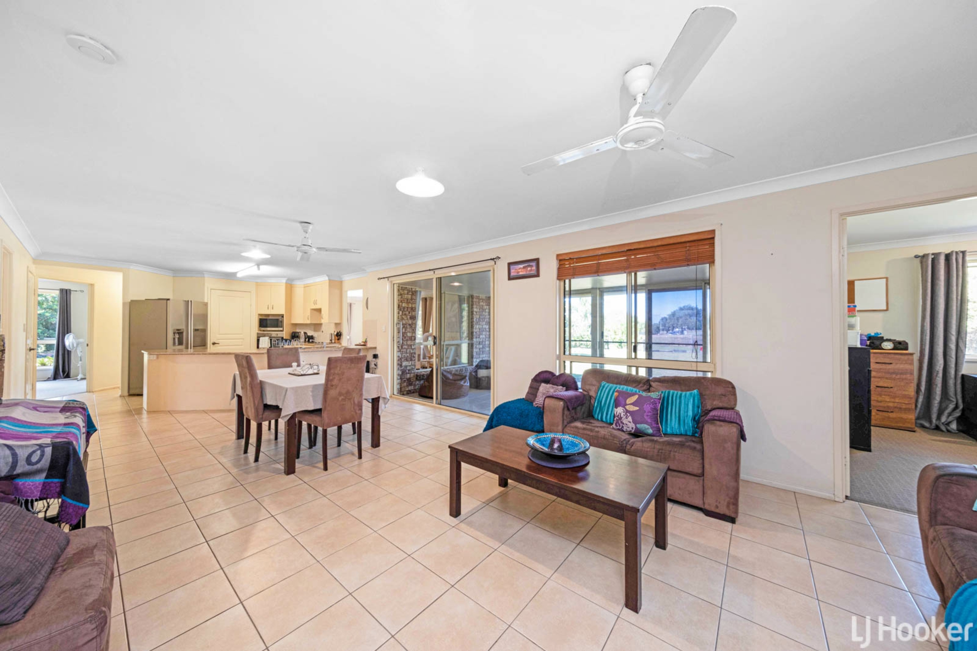 16 Julie Anne Drive, GLENDALE