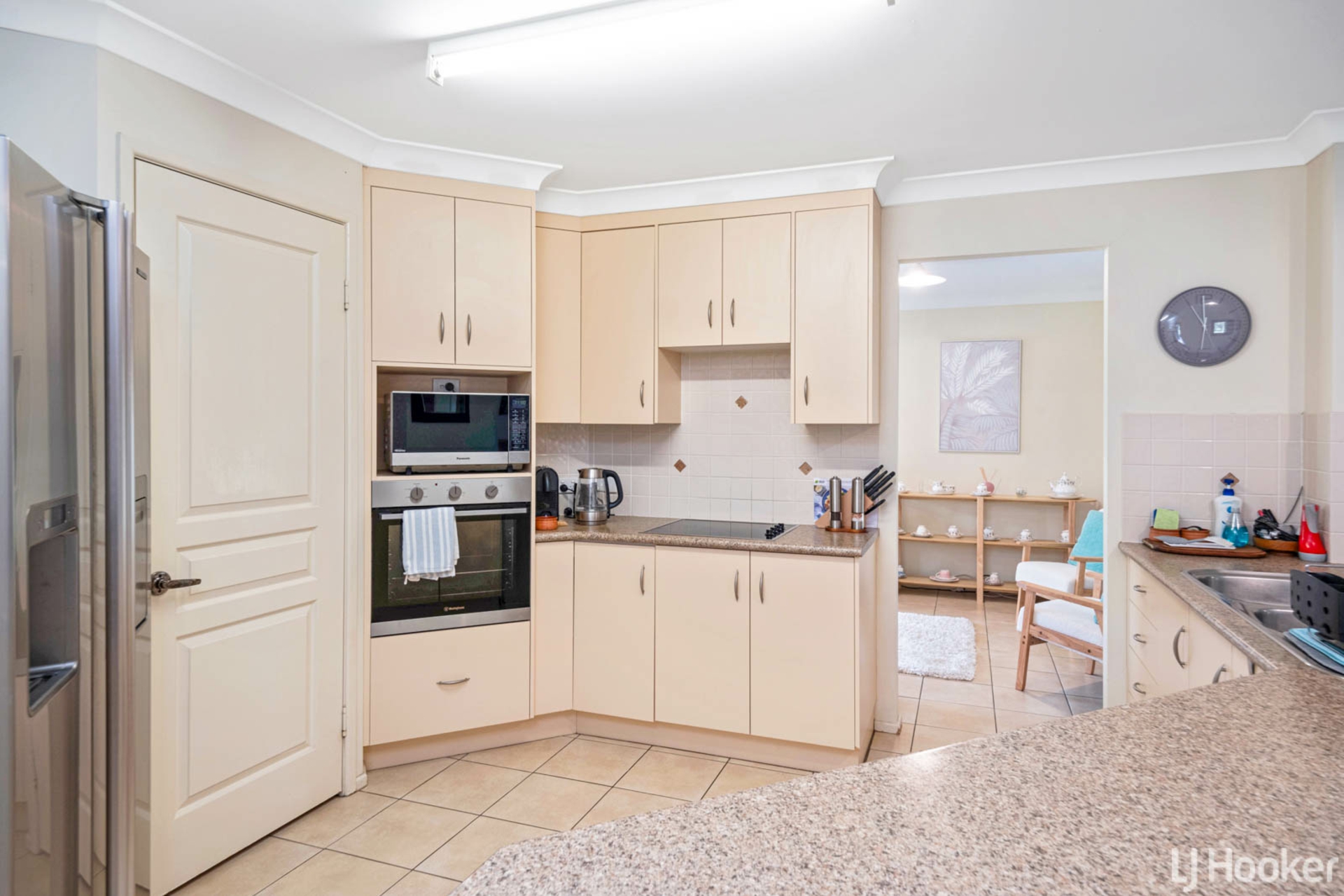 16 Julie Anne Drive, GLENDALE