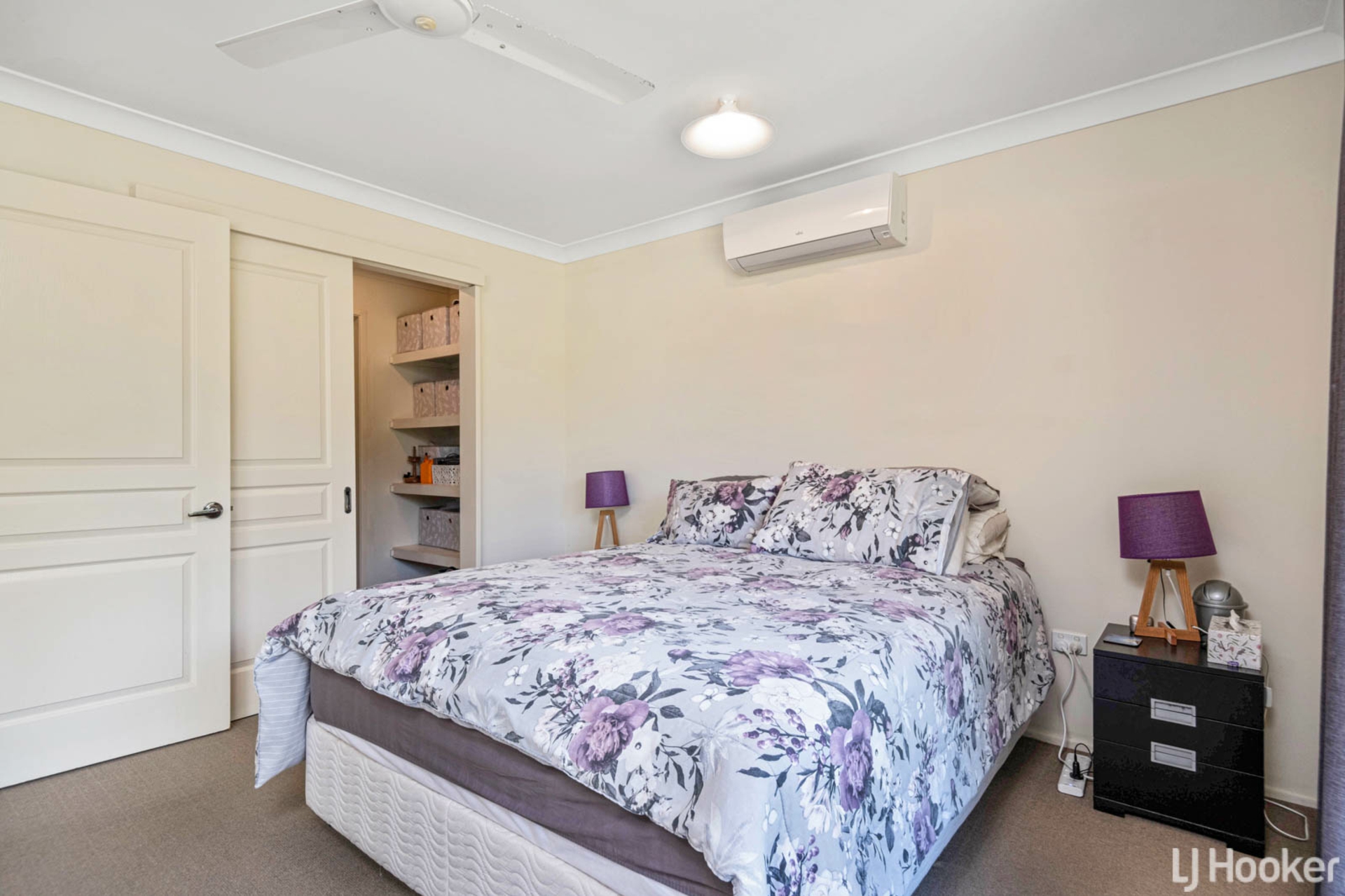 16 Julie Anne Drive, GLENDALE