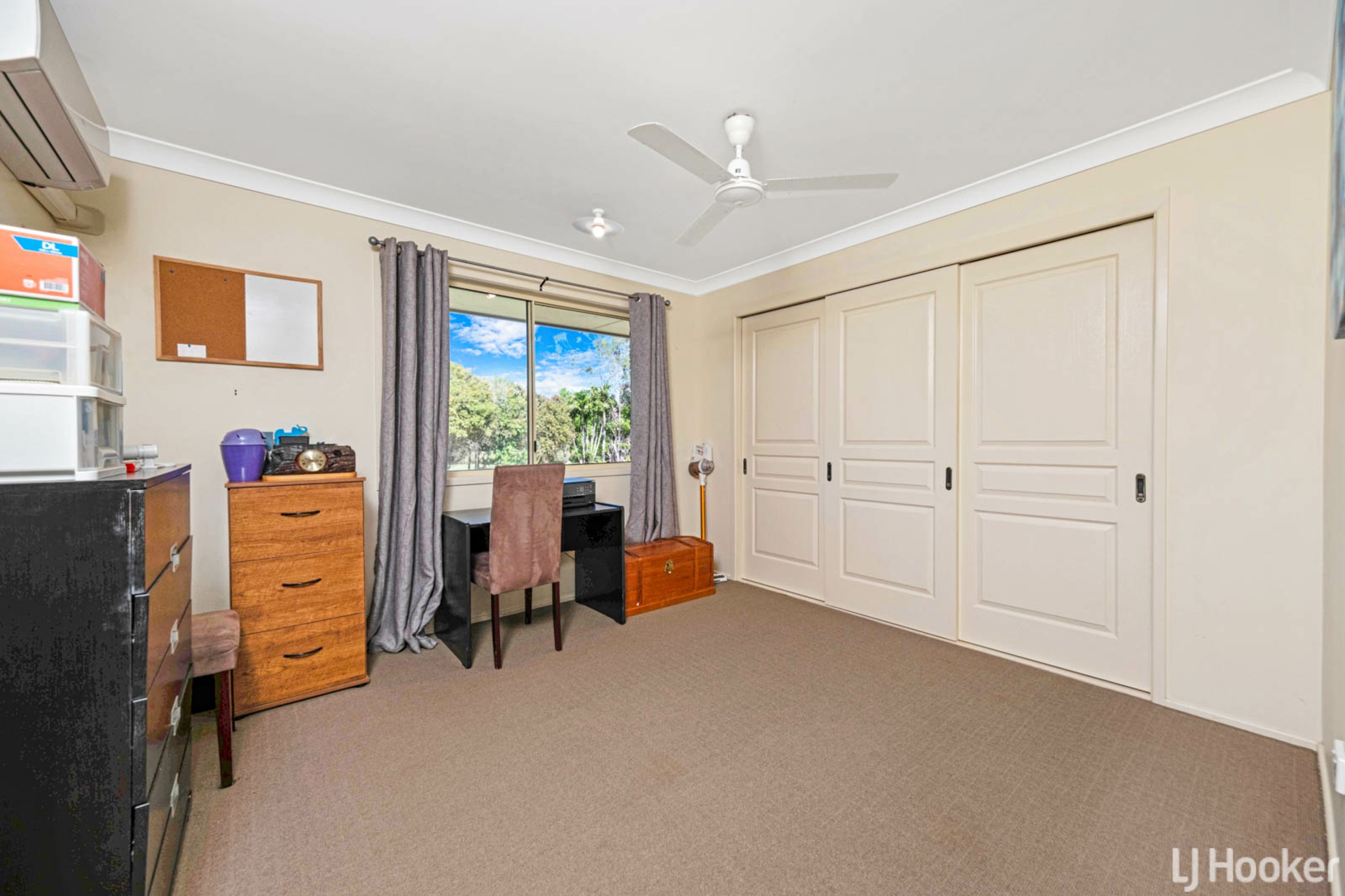 16 Julie Anne Drive, GLENDALE