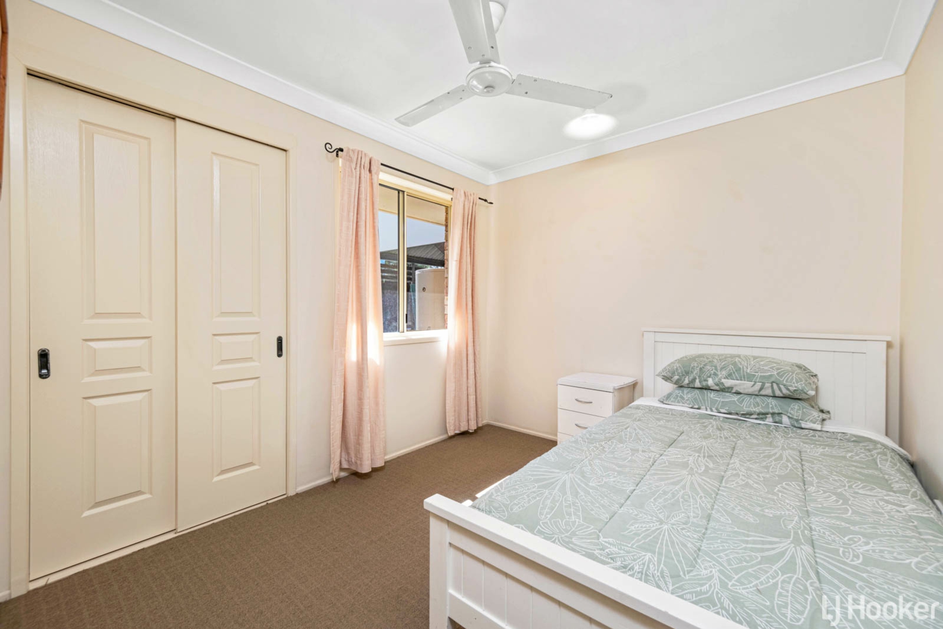 16 Julie Anne Drive, GLENDALE