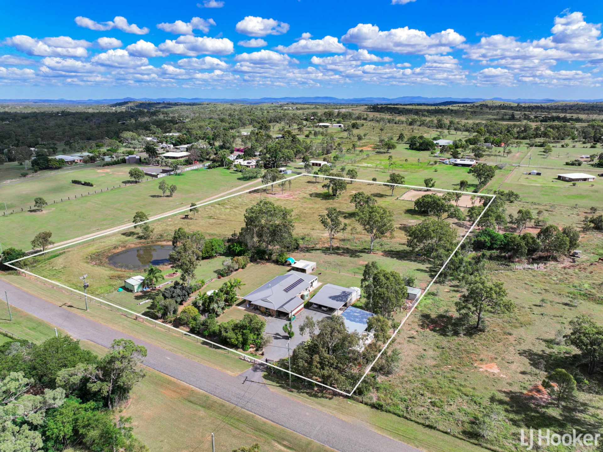 16 Julie Anne Drive, GLENDALE