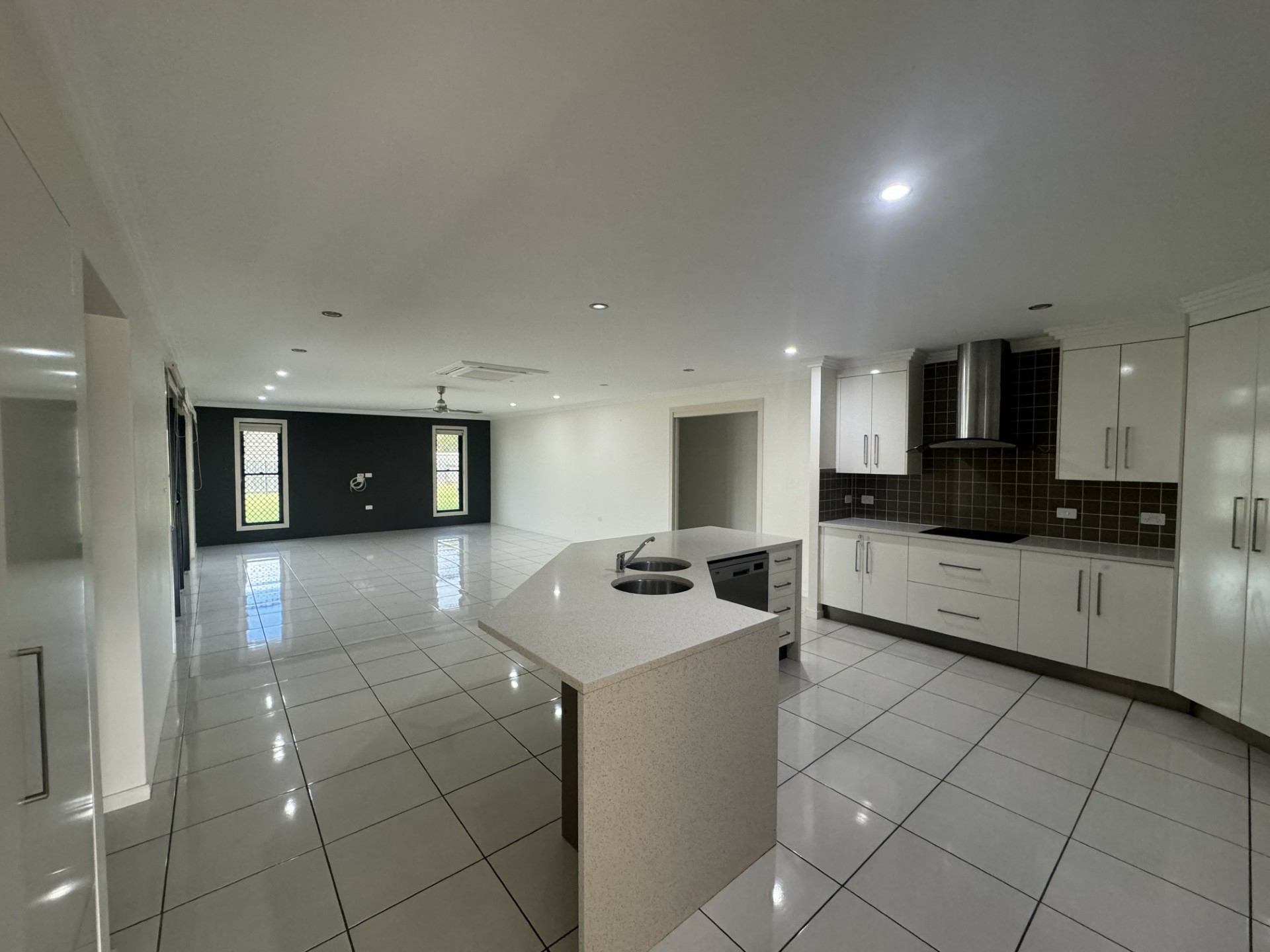 16 Stirling Drive, ROCKYVIEW