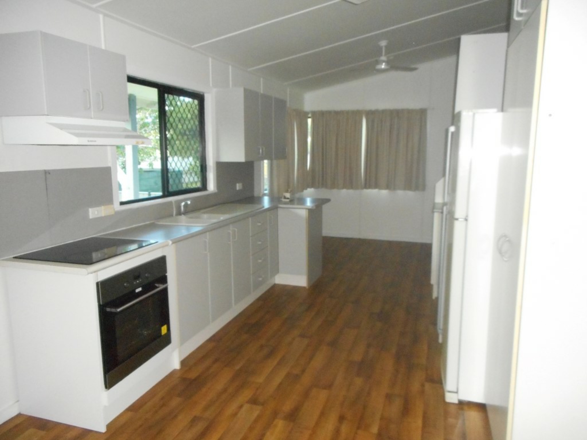 8 Victoria Street, WEST ROCKHAMPTON