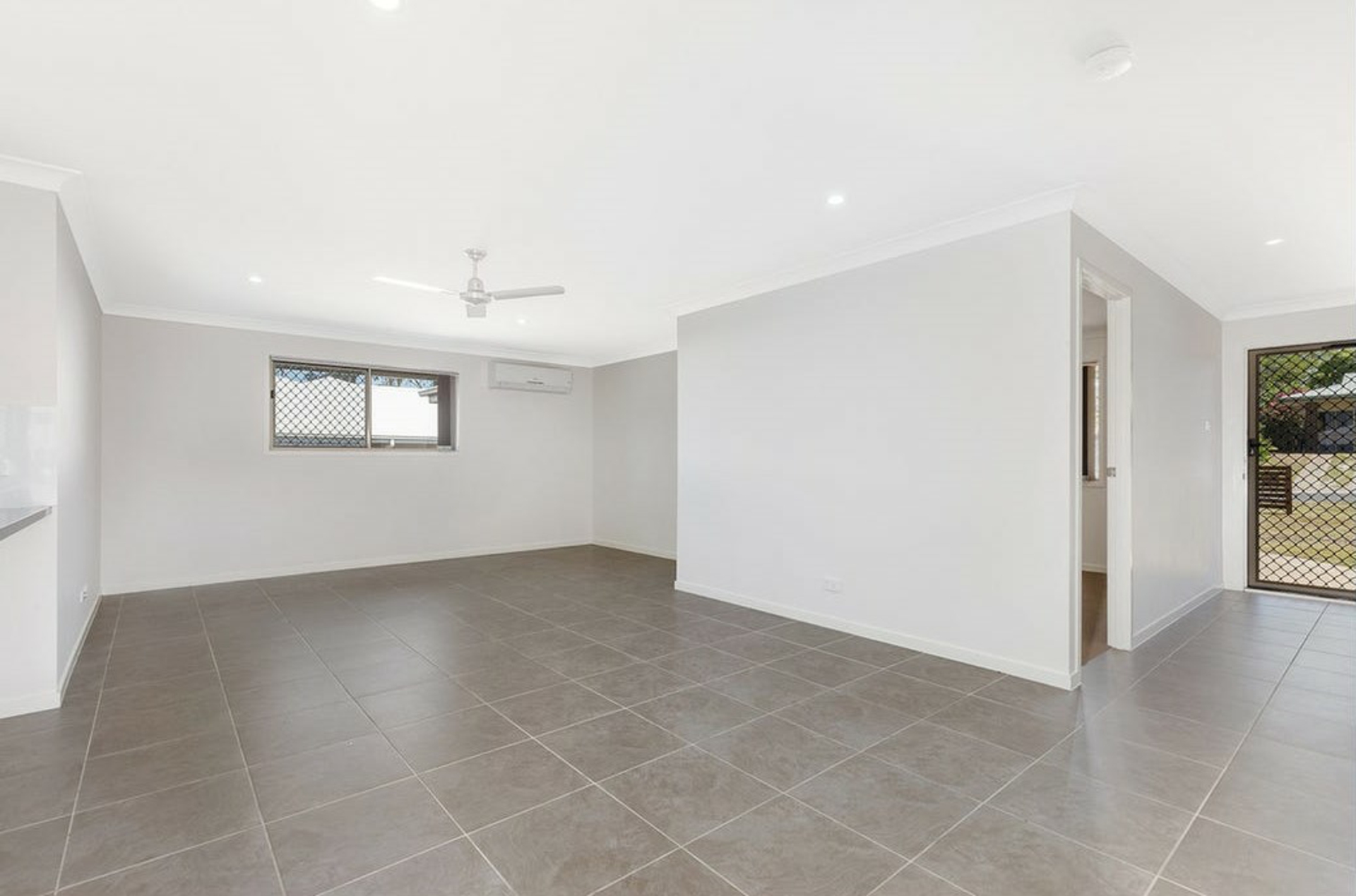 40 Brosnan Crescent — photo 2 of 11