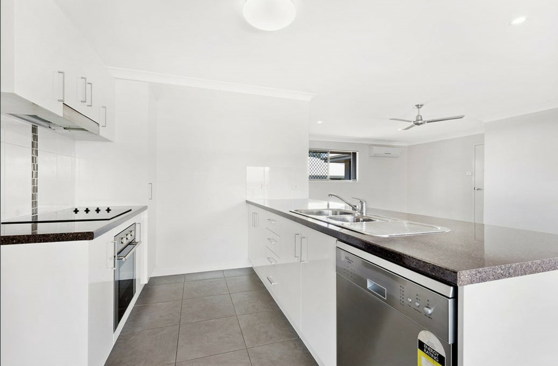 40 Brosnan Crescent — photo 4 of 11