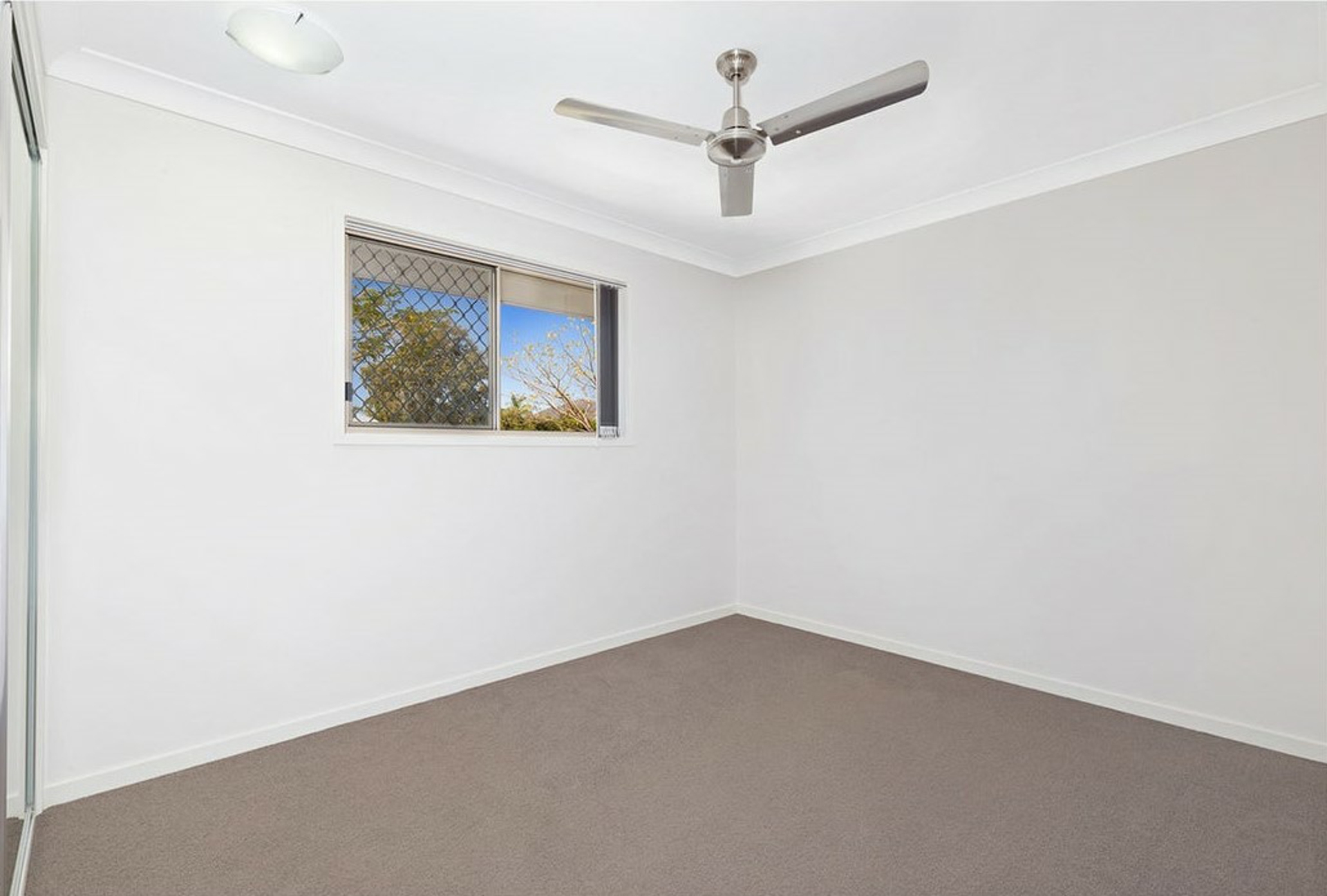 40 Brosnan Crescent — photo 8 of 11