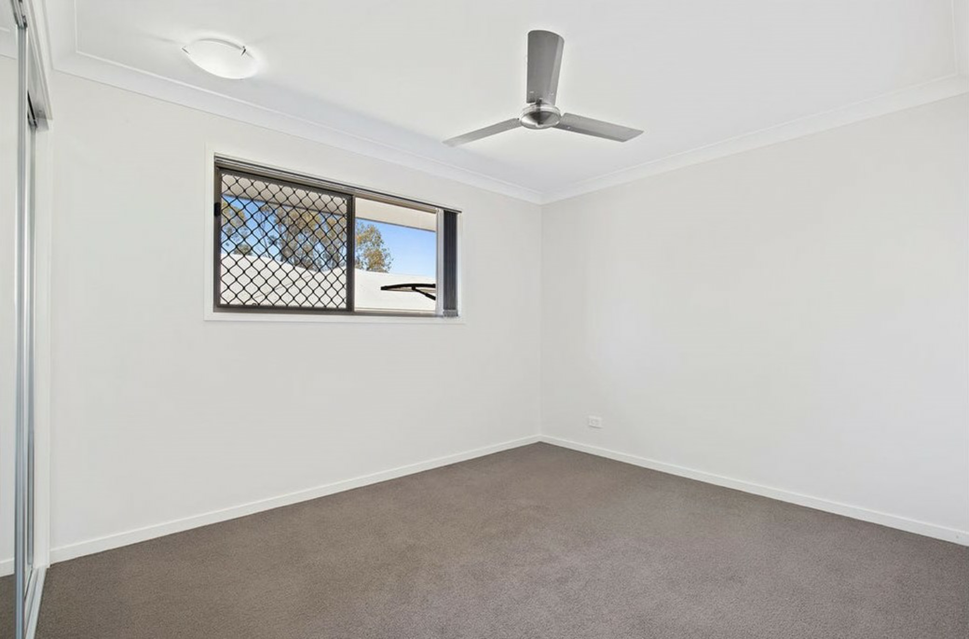 40 Brosnan Crescent — photo 9 of 11
