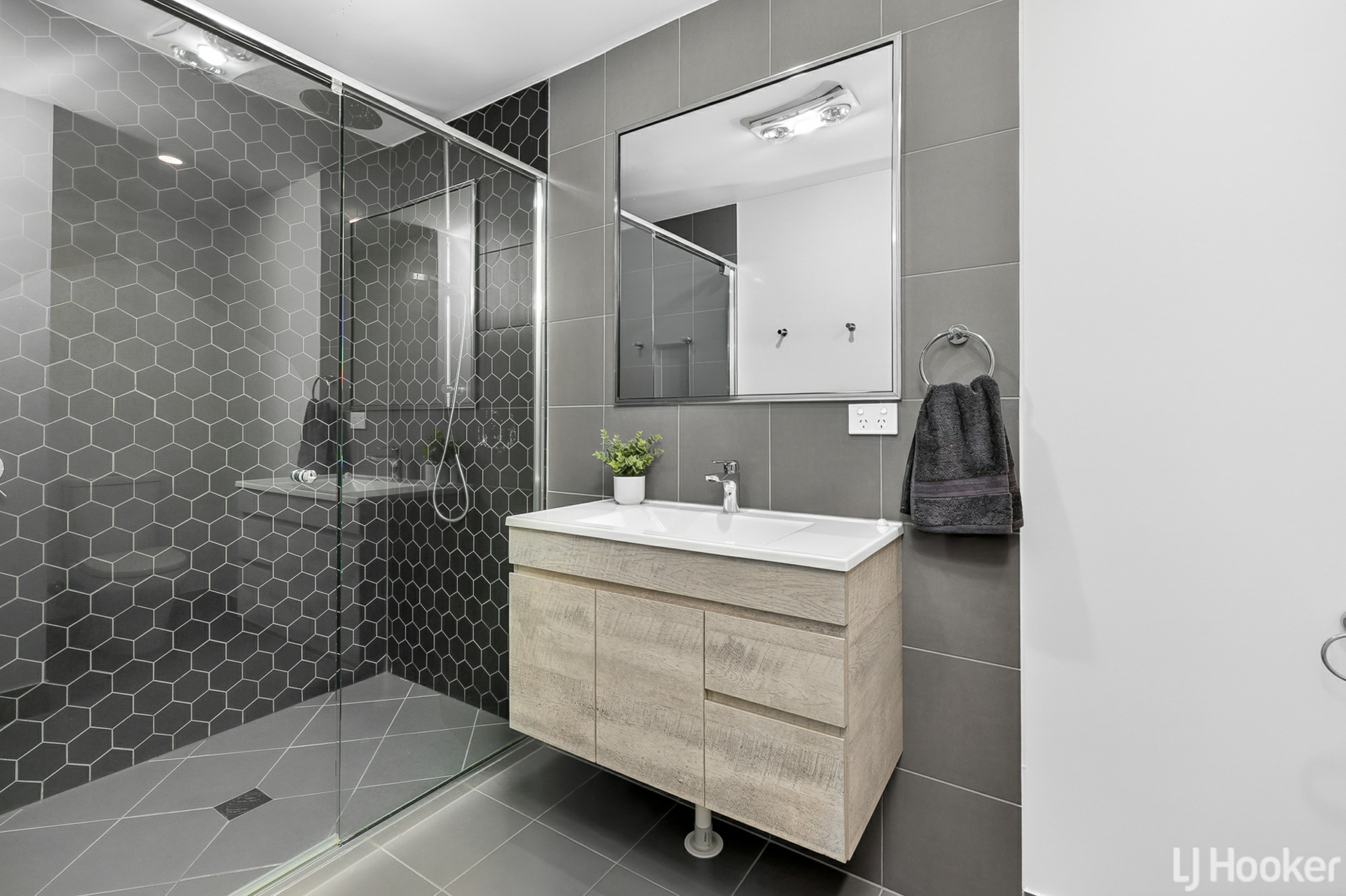 141 East Street — photo 9 of 13