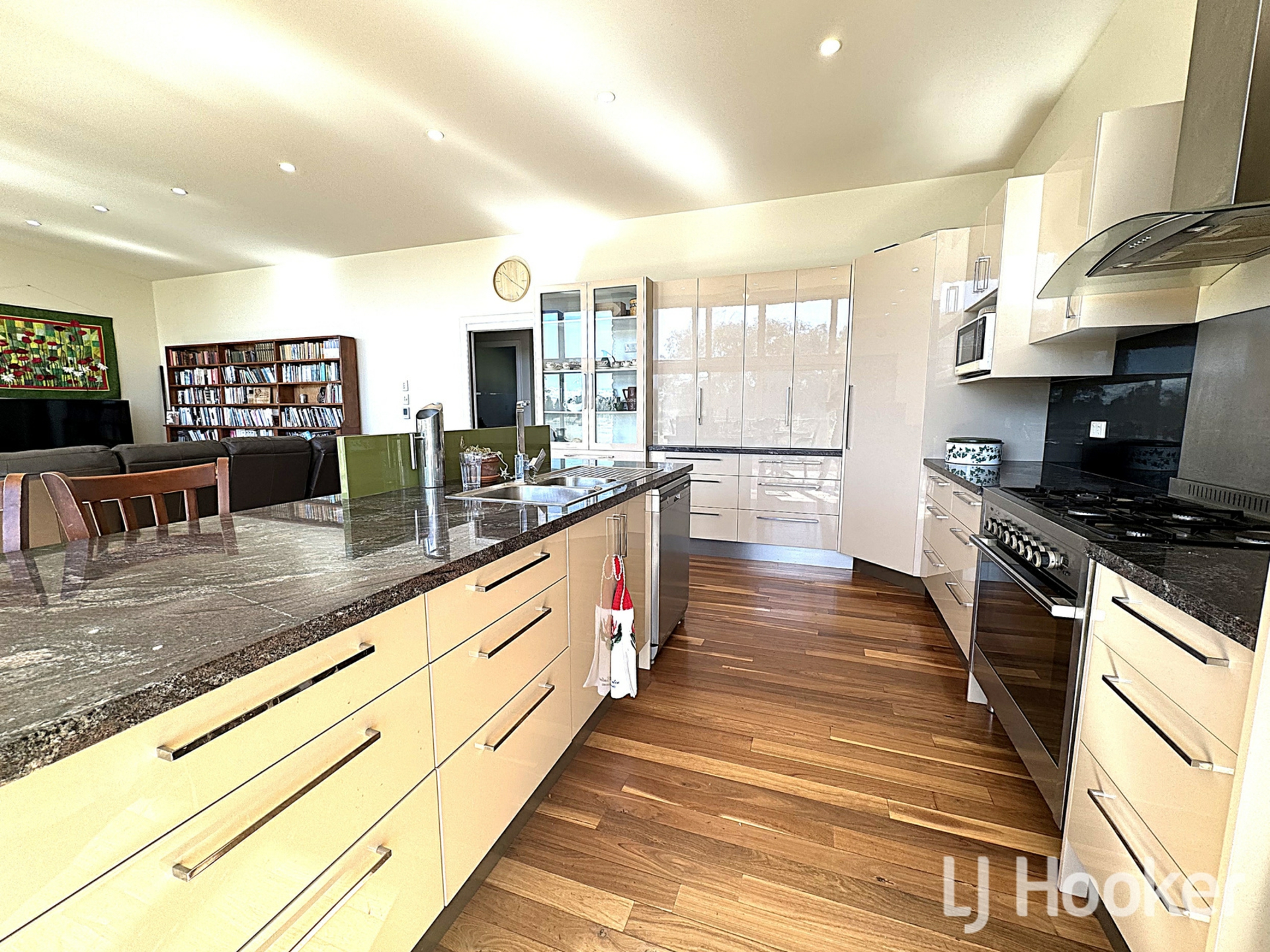 3910 Bundarra Road — photo 5 of 20