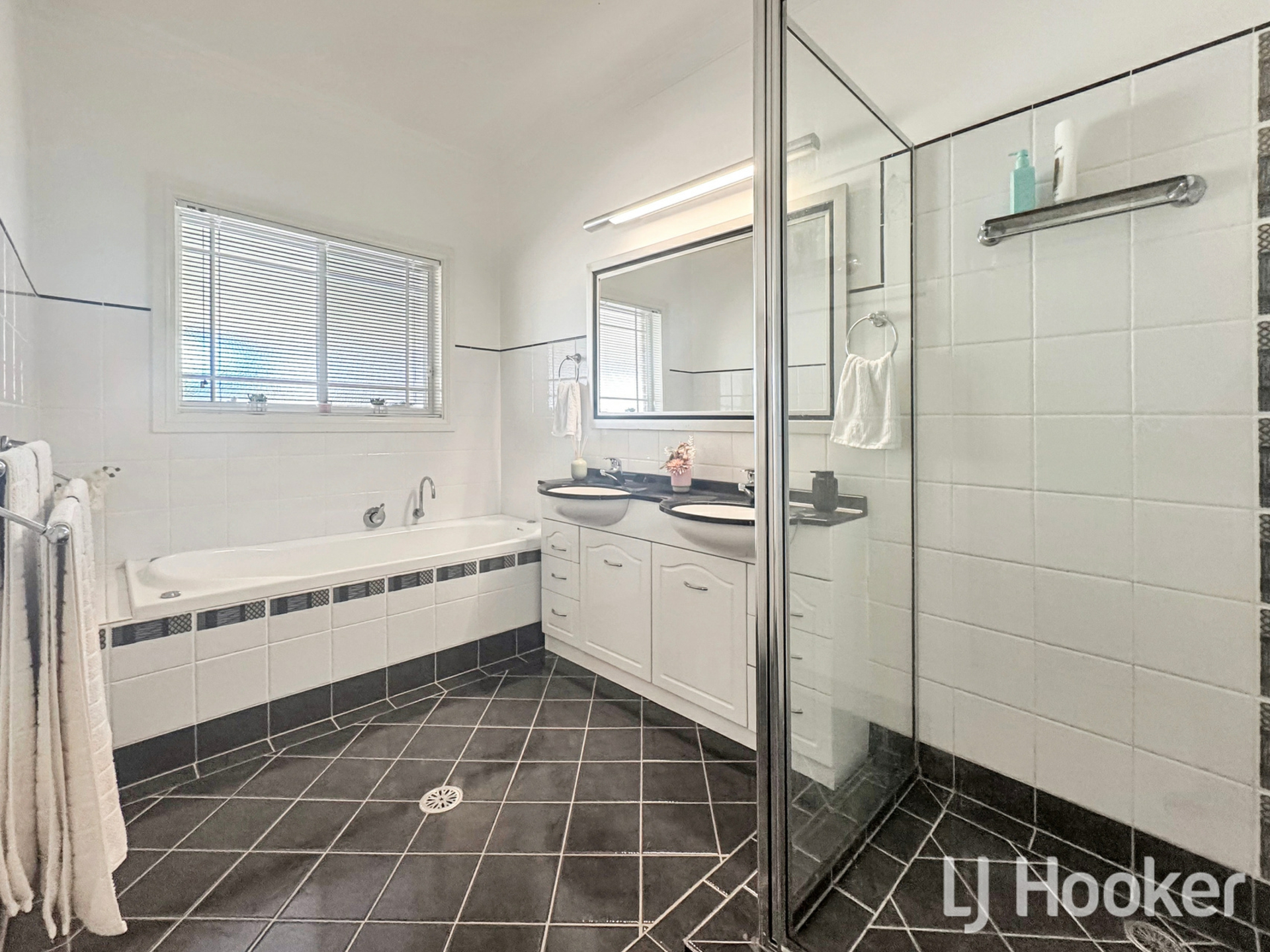 26 Clancys Drive — photo 11 of 16