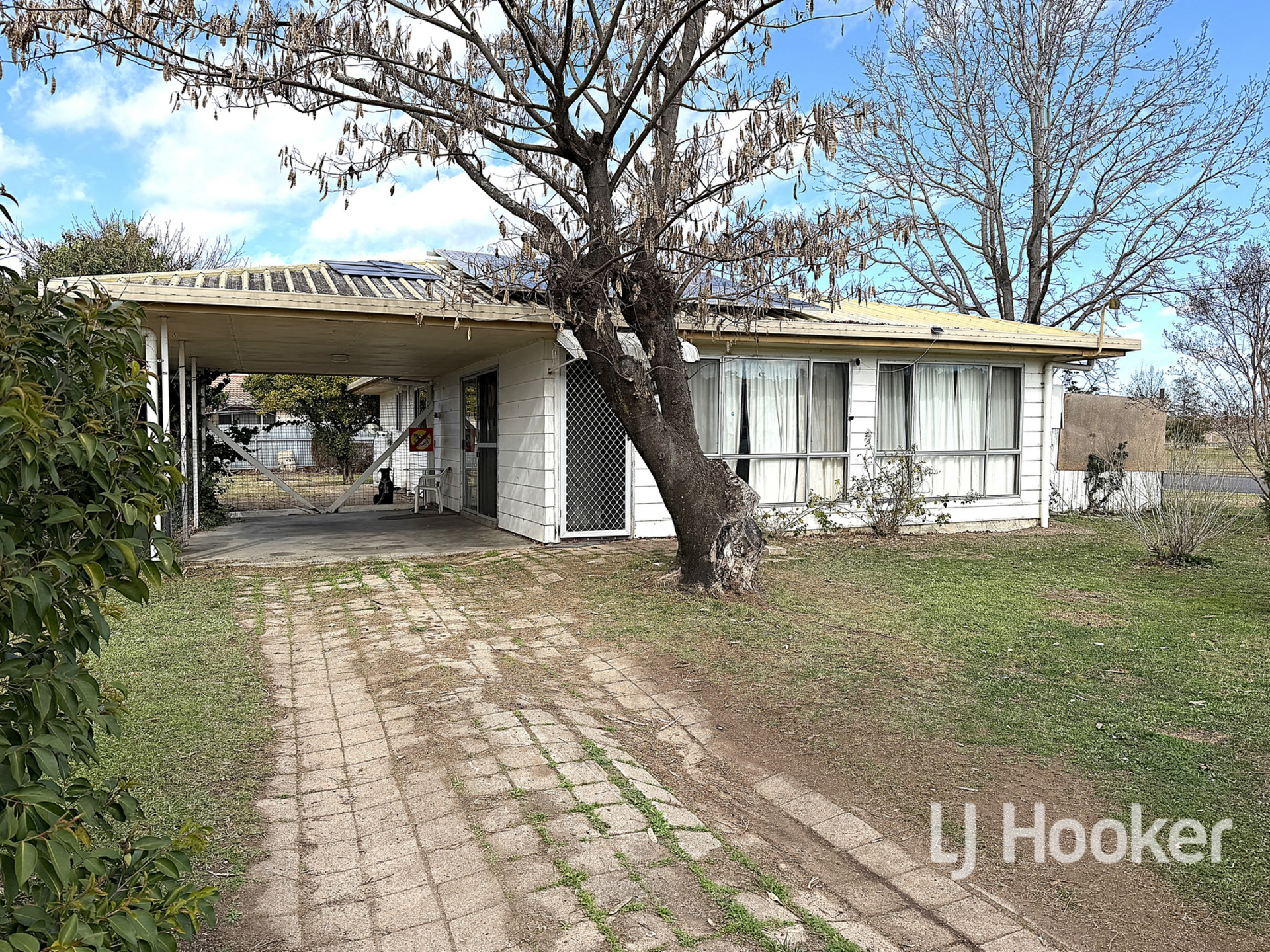 124 MacIntyre Street — photo from LJ Hooker Inverell