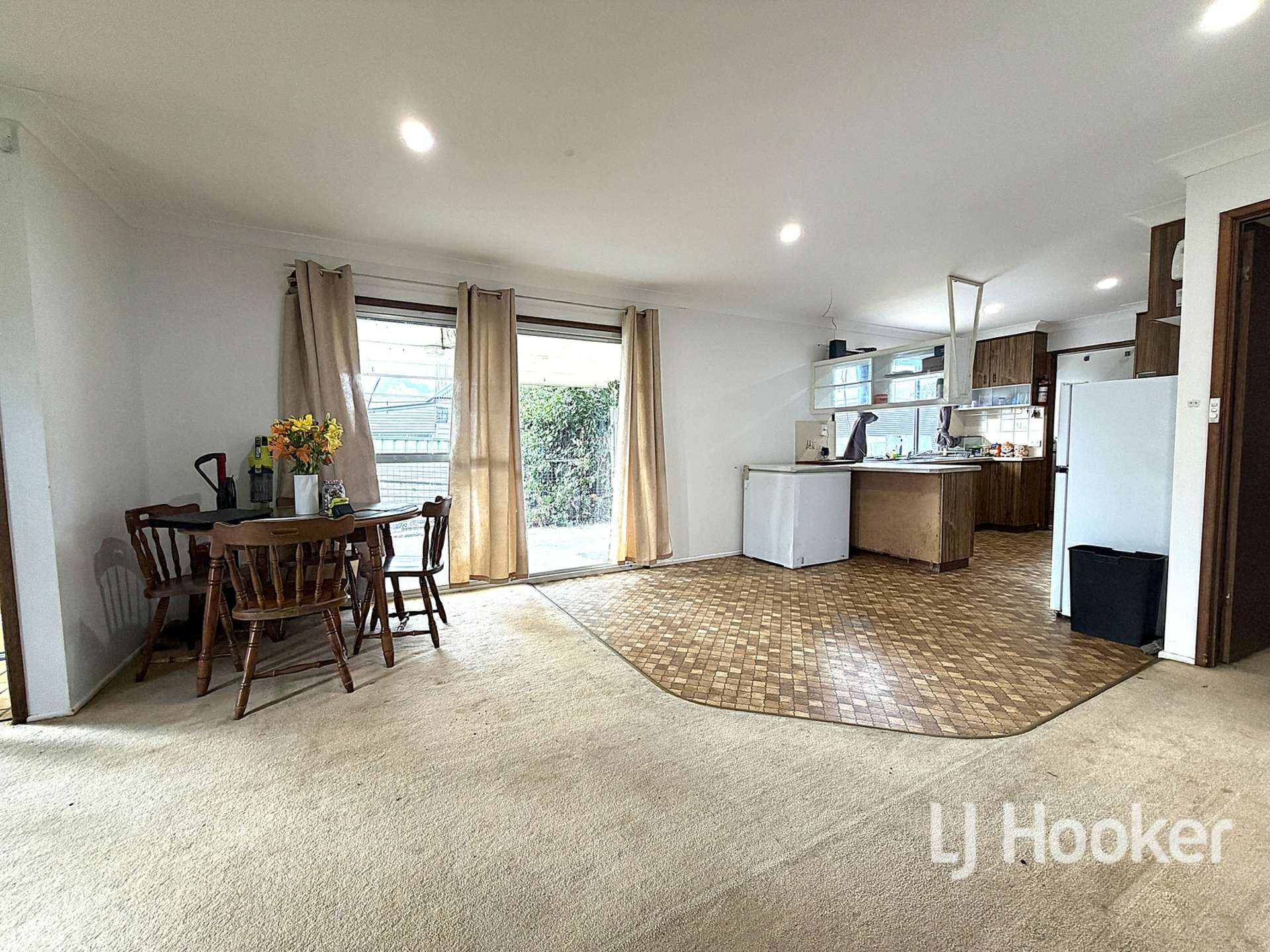 124 MacIntyre Street — photo 2 of 12