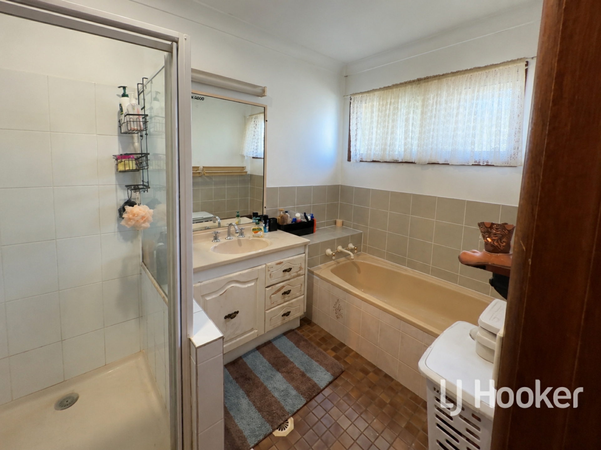 124 MacIntyre Street — photo 5 of 12