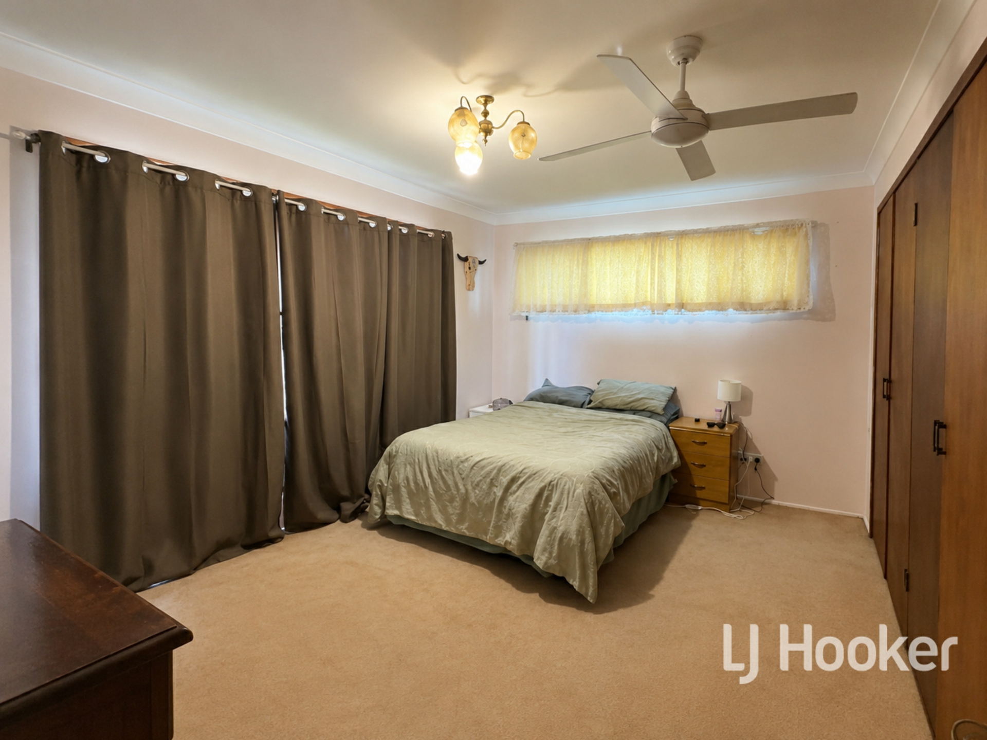 124 MacIntyre Street — photo 6 of 12