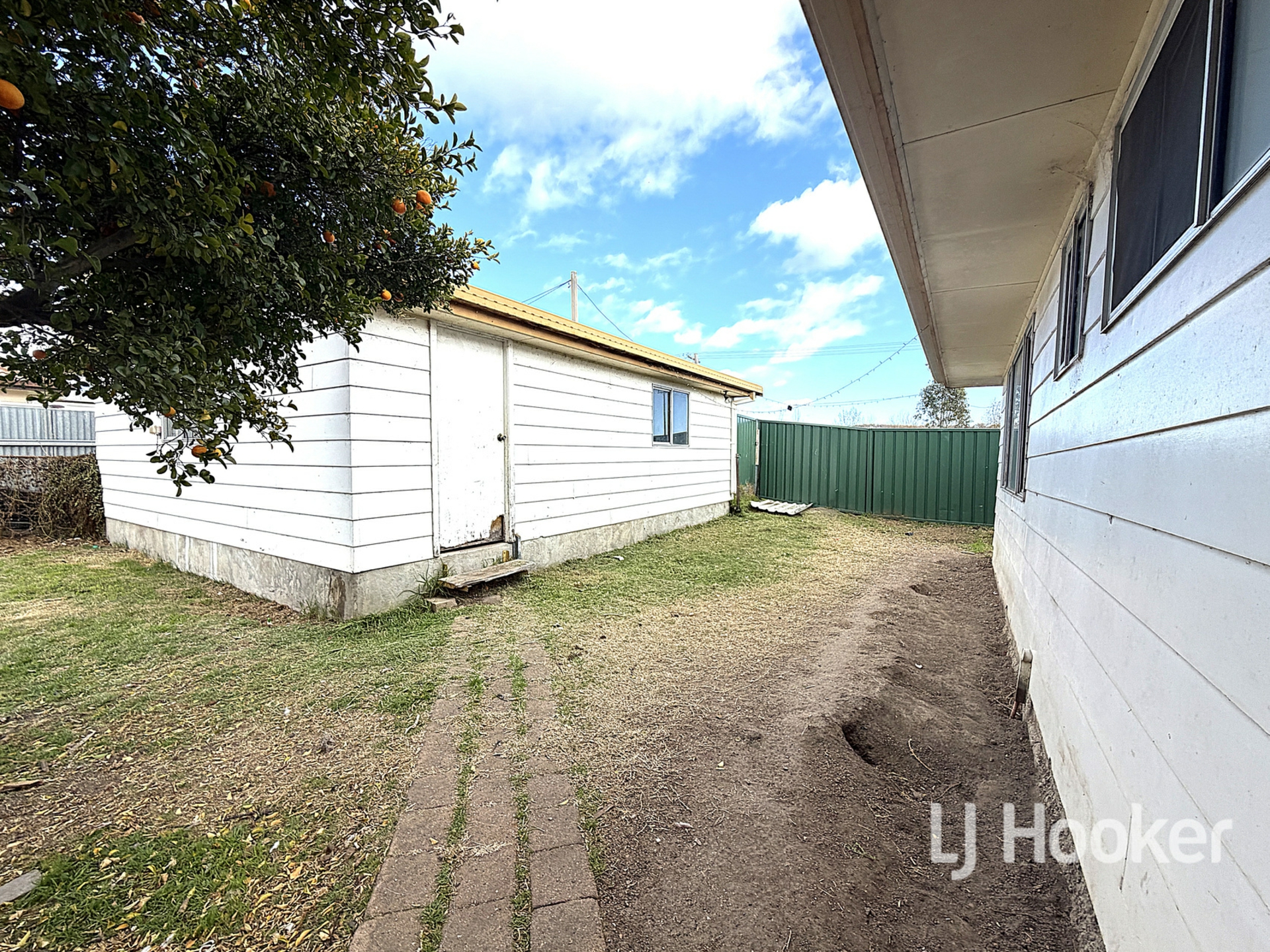 124 MacIntyre Street — photo 10 of 12