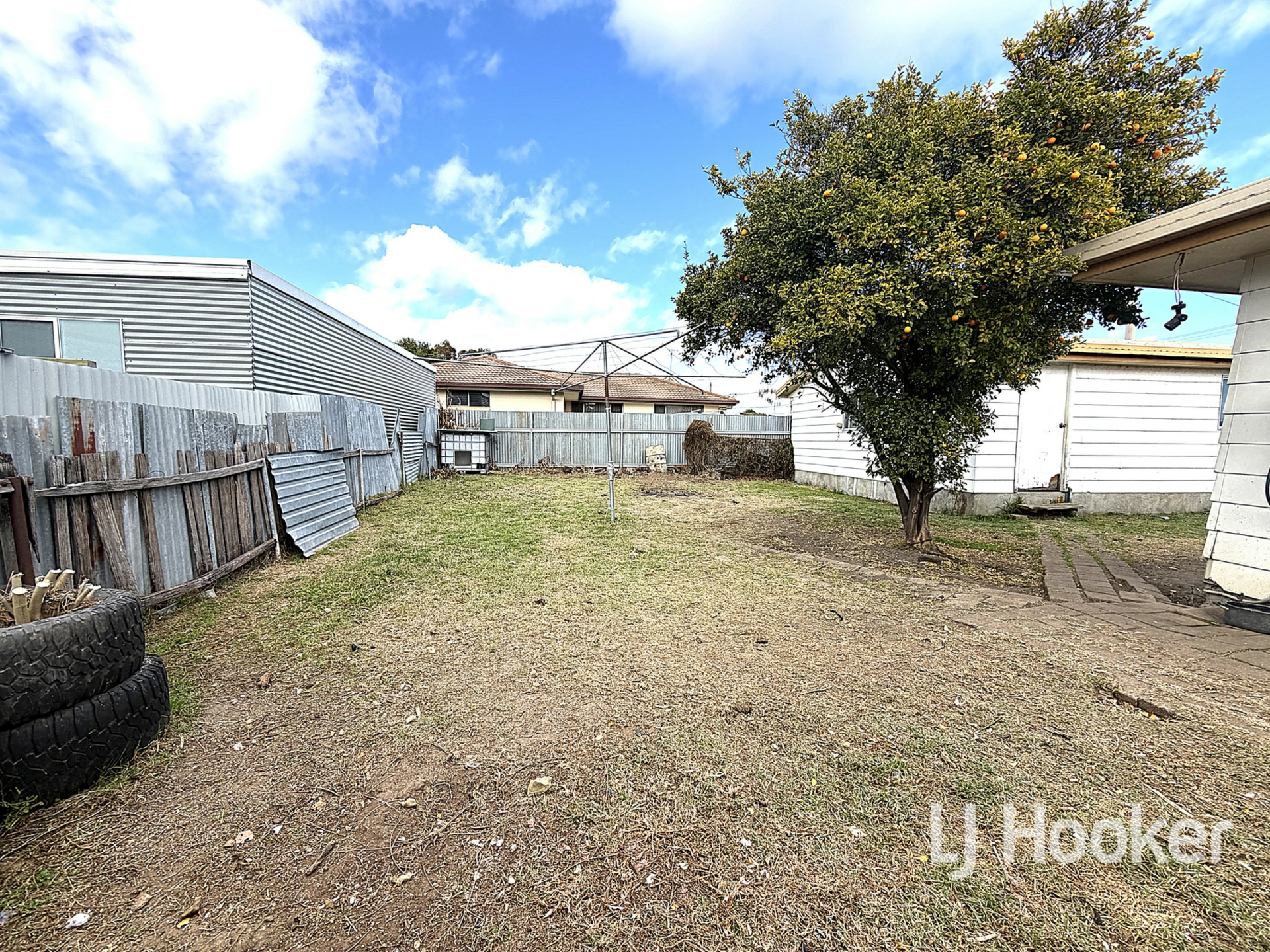 124 MacIntyre Street — photo 11 of 12