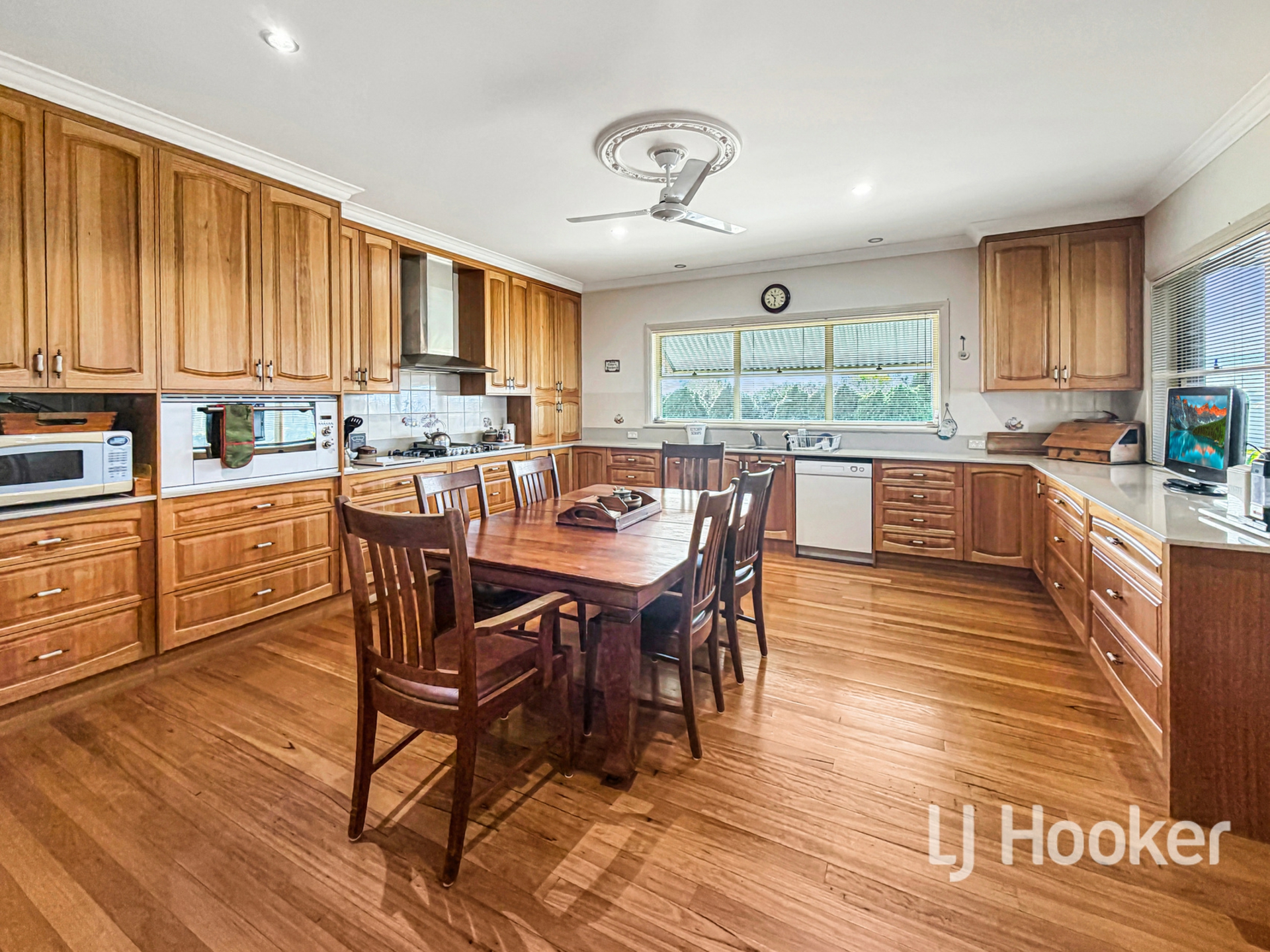 349 Fernhill Road — photo 4 of 17