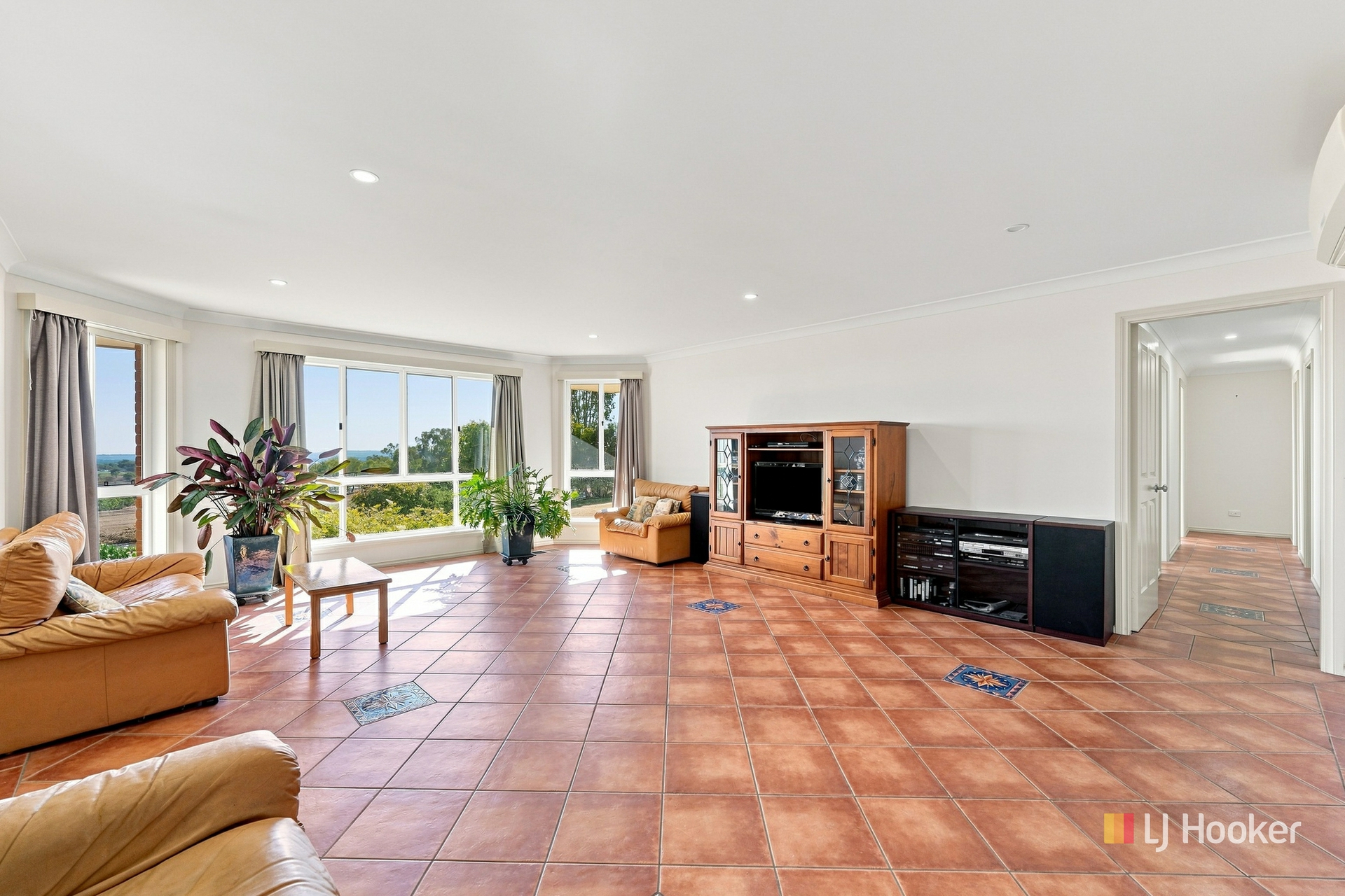 66 Doncaster Drive — photo 8 of 27