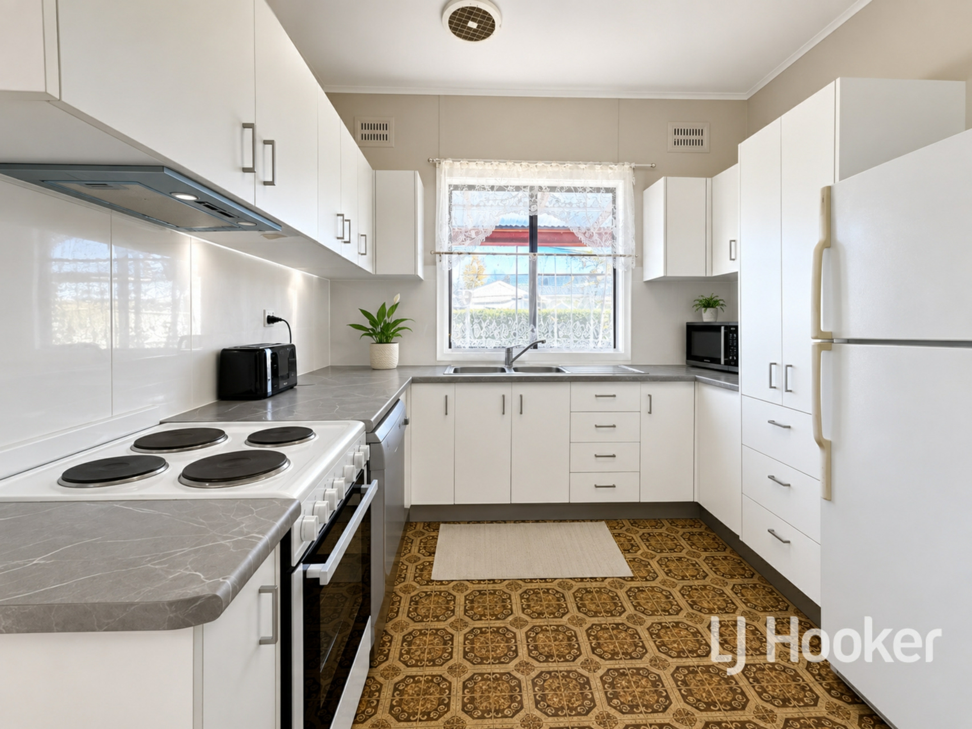 37 Rose Street — photo 4 of 13