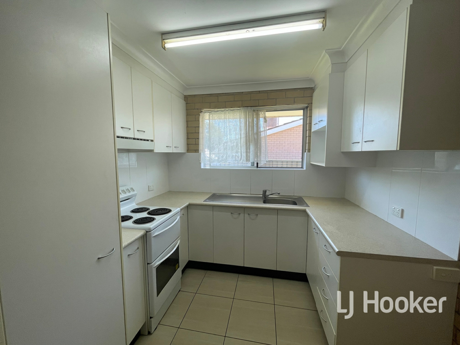 4/10 Herbert Street — photo 3 of 7