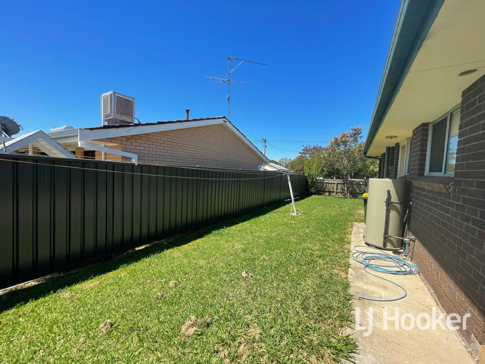 4/10 Herbert Street — photo 7 of 7