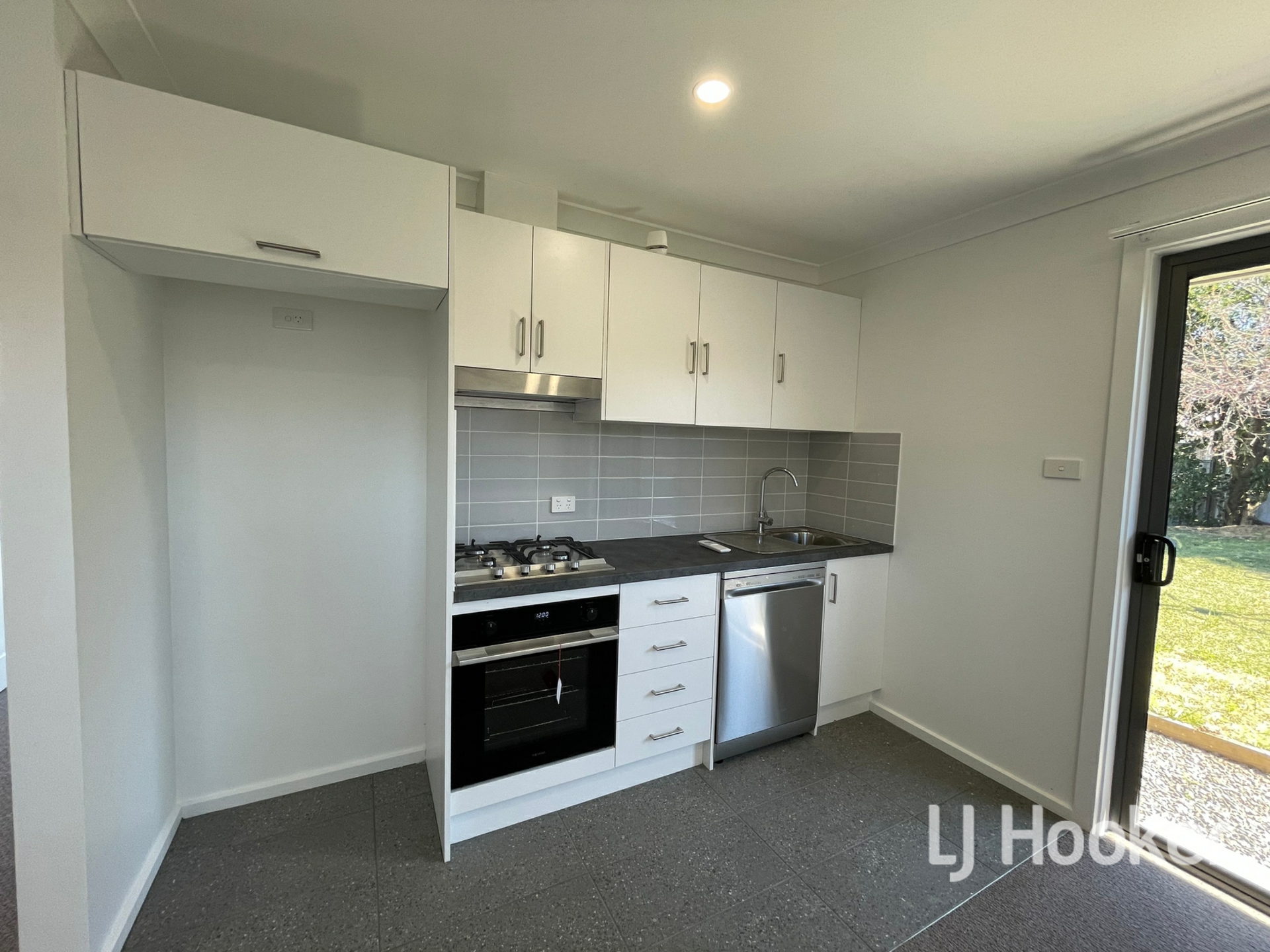 6B Parkland Close — photo 3 of 7