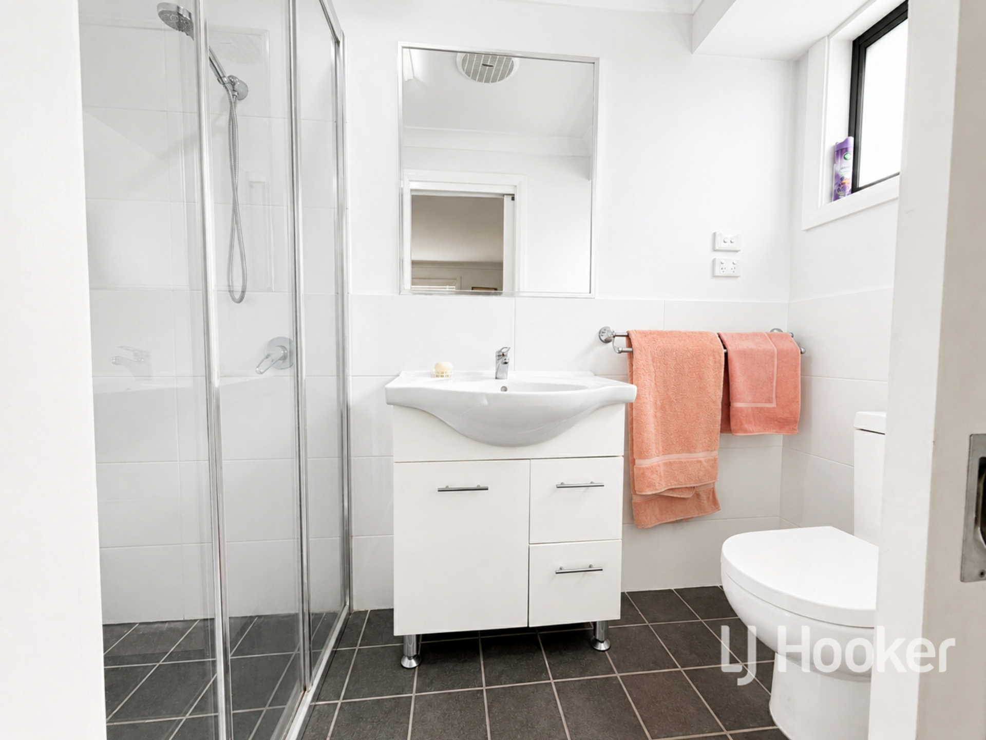 24 Harland Street — photo 9 of 17
