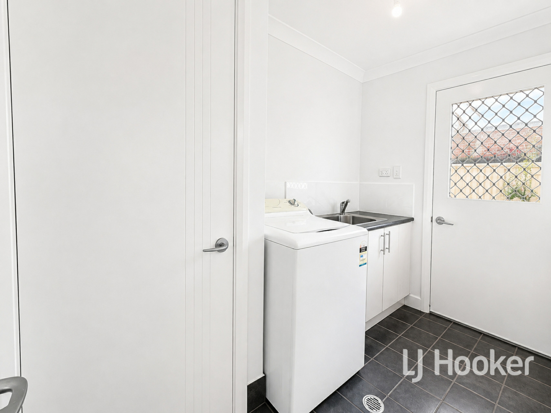 24 Harland Street — photo 13 of 17