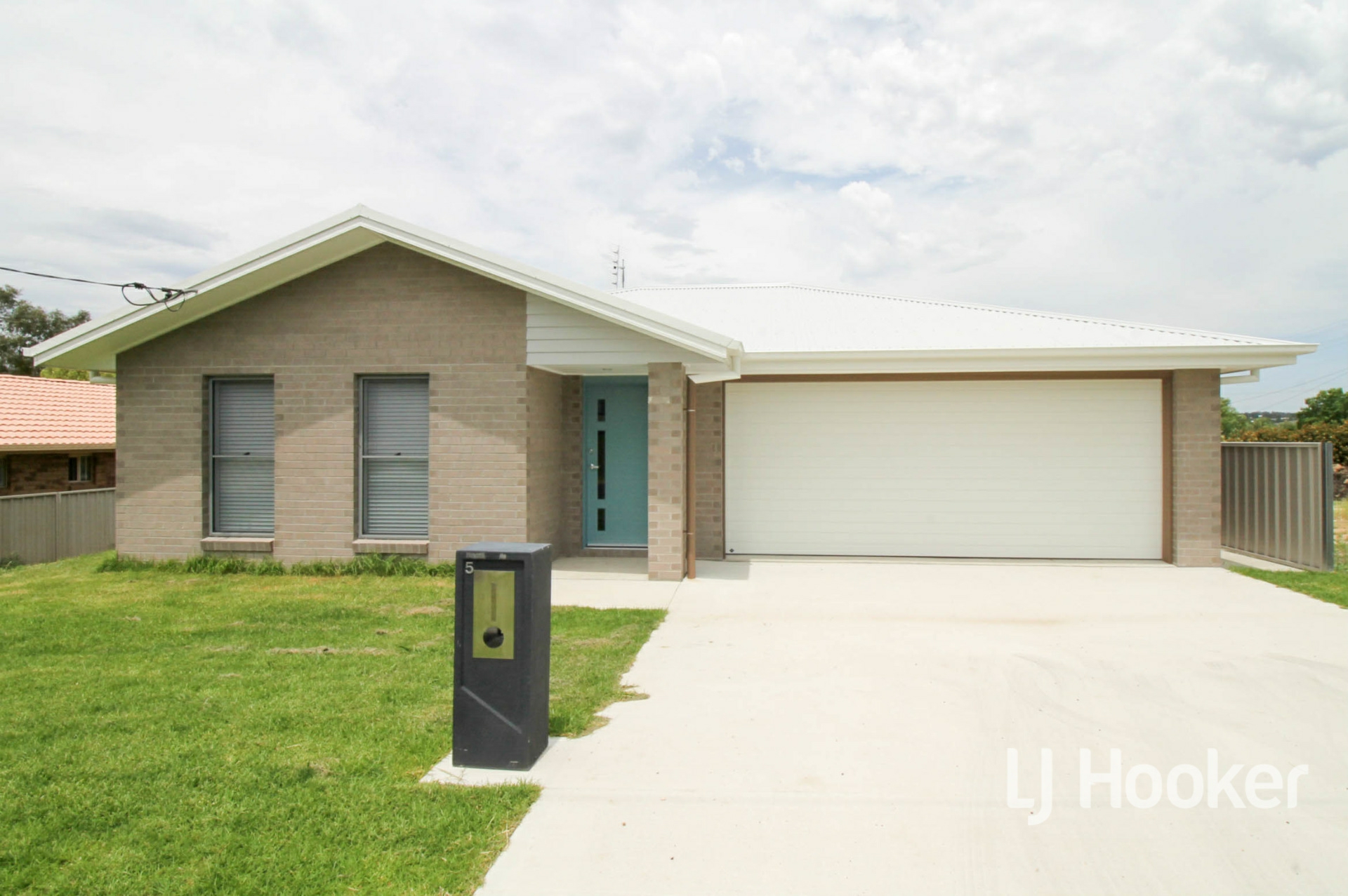 5 Brownleigh Vale Drive — photo from LJ Hooker Inverell