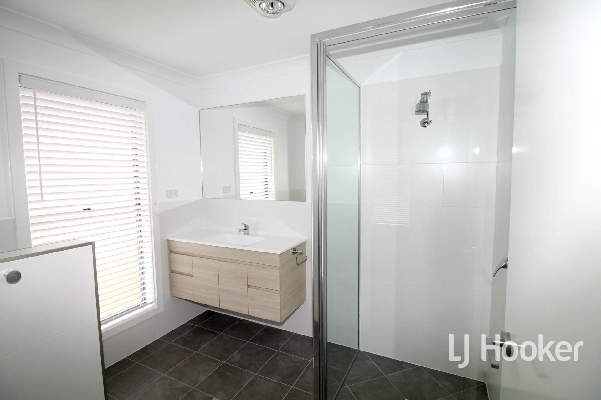 5 Brownleigh Vale Drive — photo 3 of 10