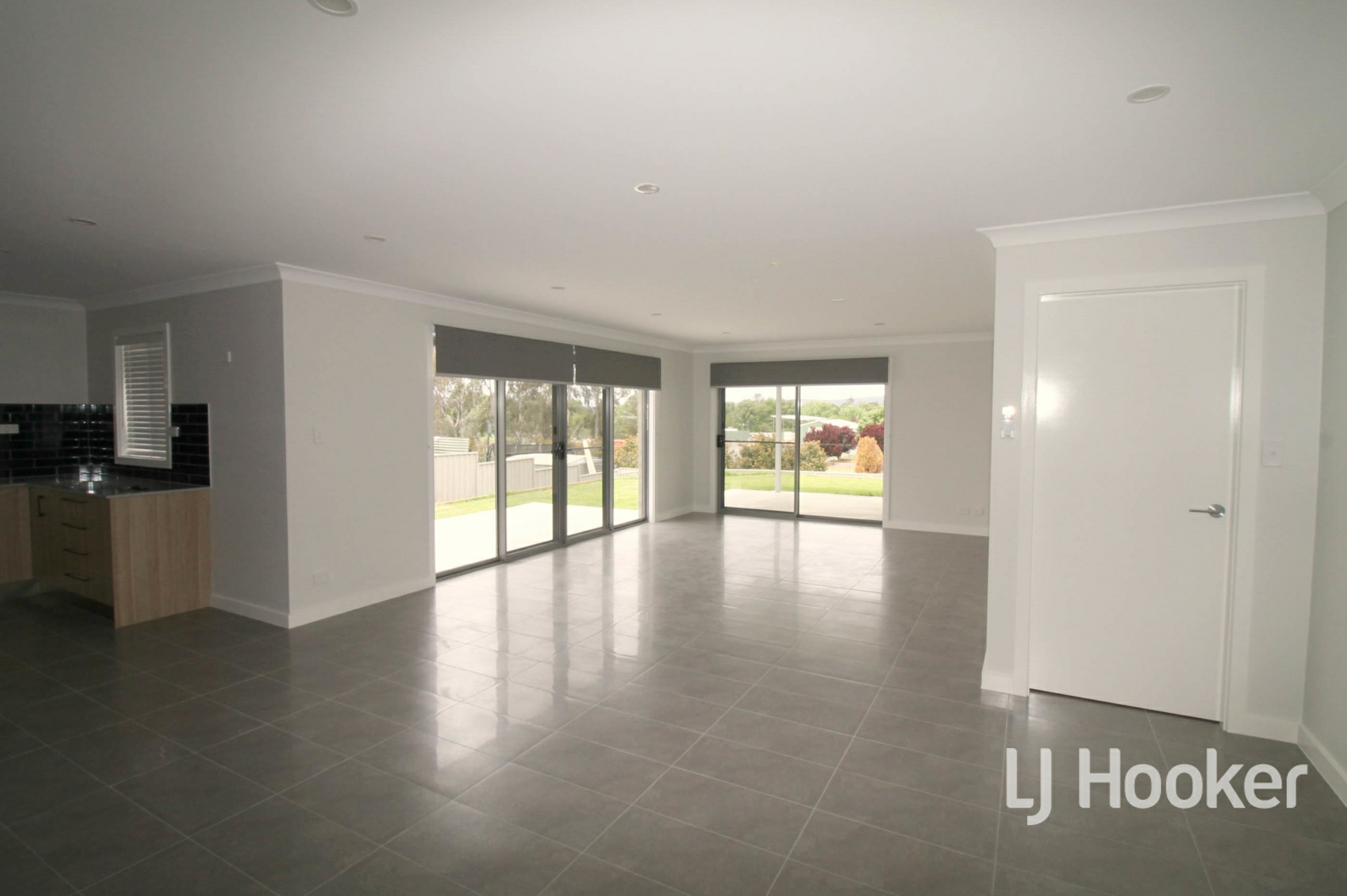 5 Brownleigh Vale Drive — photo 5 of 10