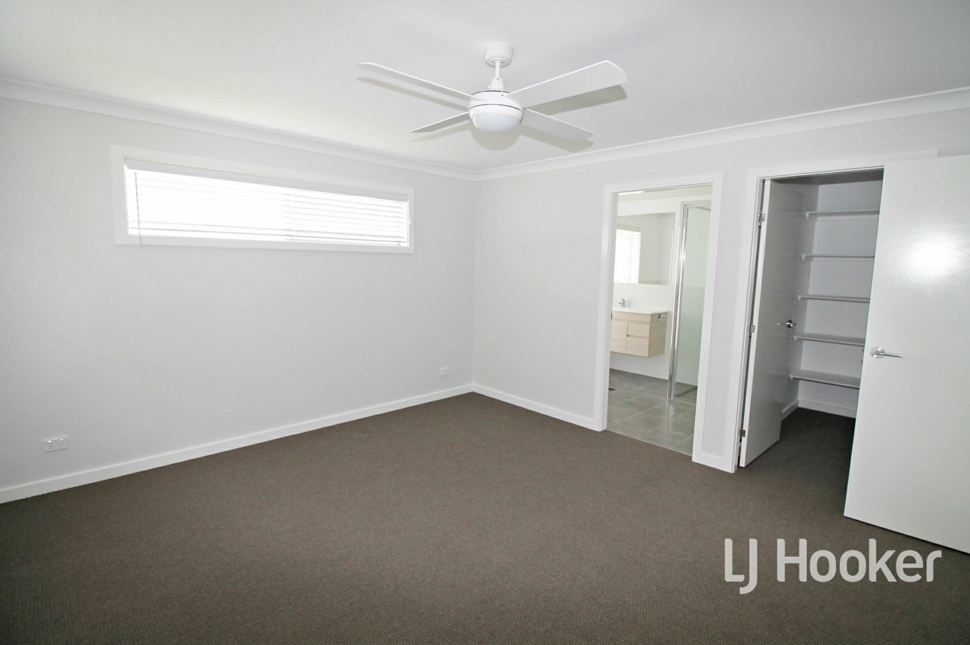 5 Brownleigh Vale Drive — photo 8 of 10