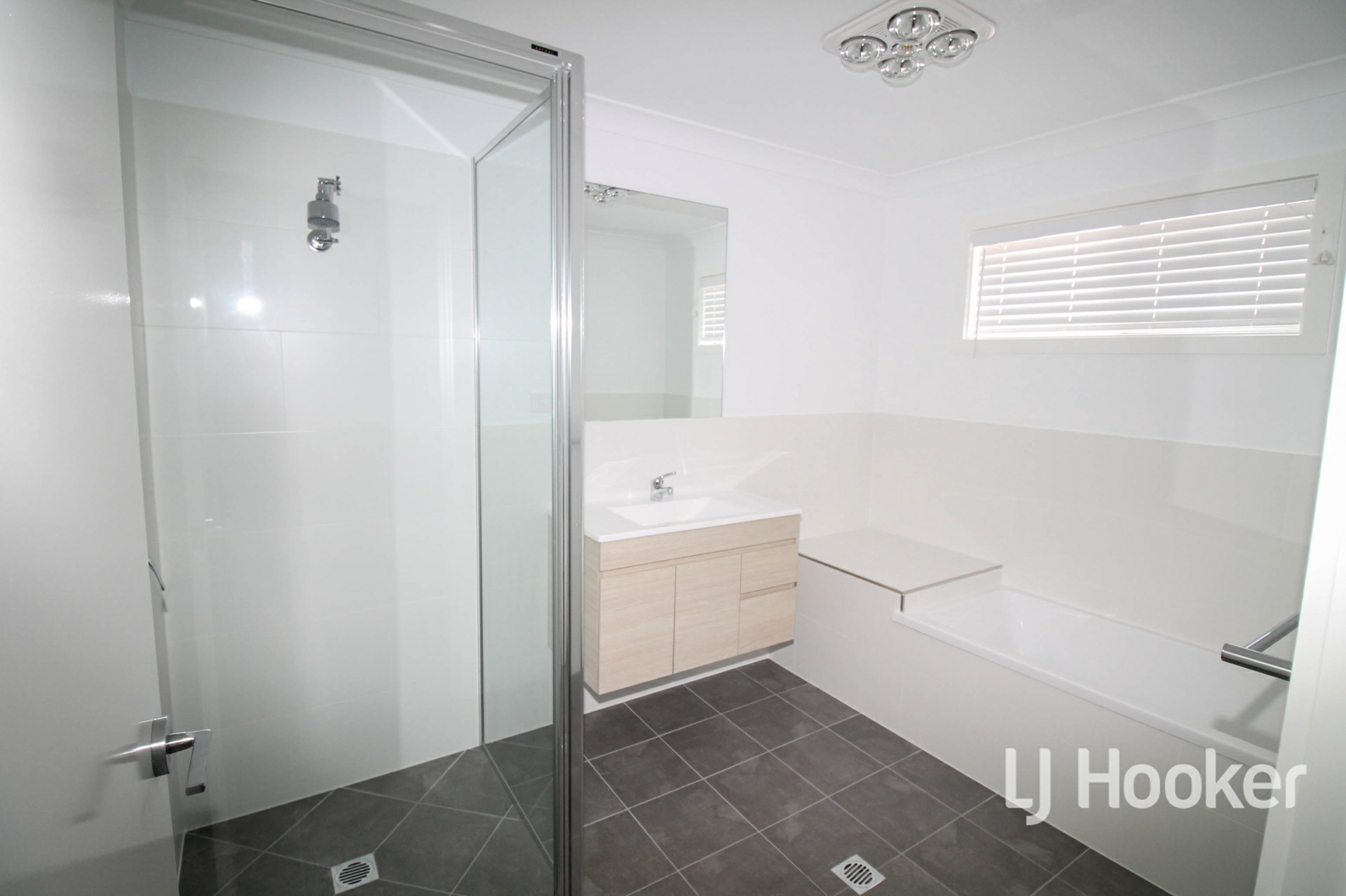 5 Brownleigh Vale Drive — photo 9 of 10